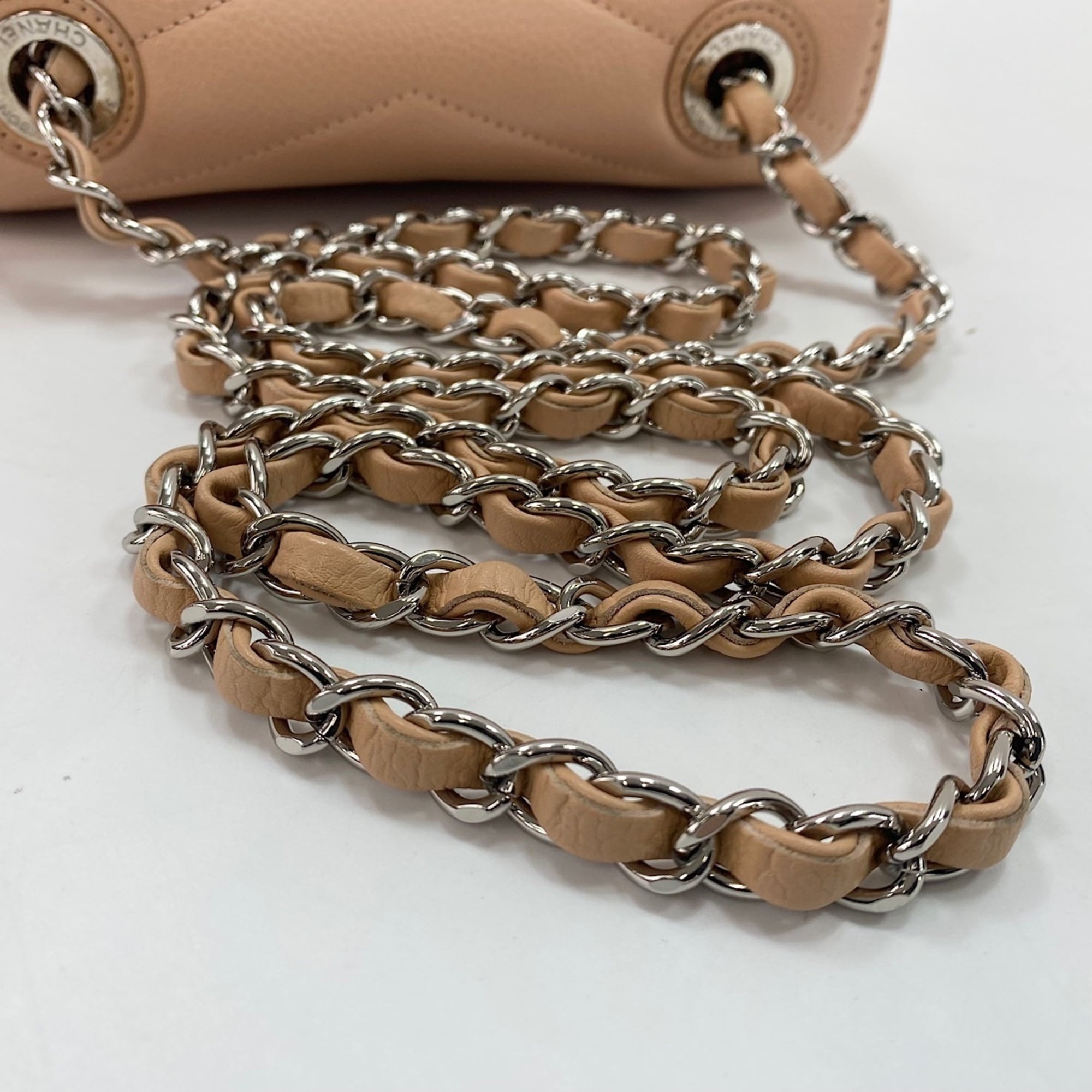 Chanel Beige Shoulder Bag (Pre-Owned)
