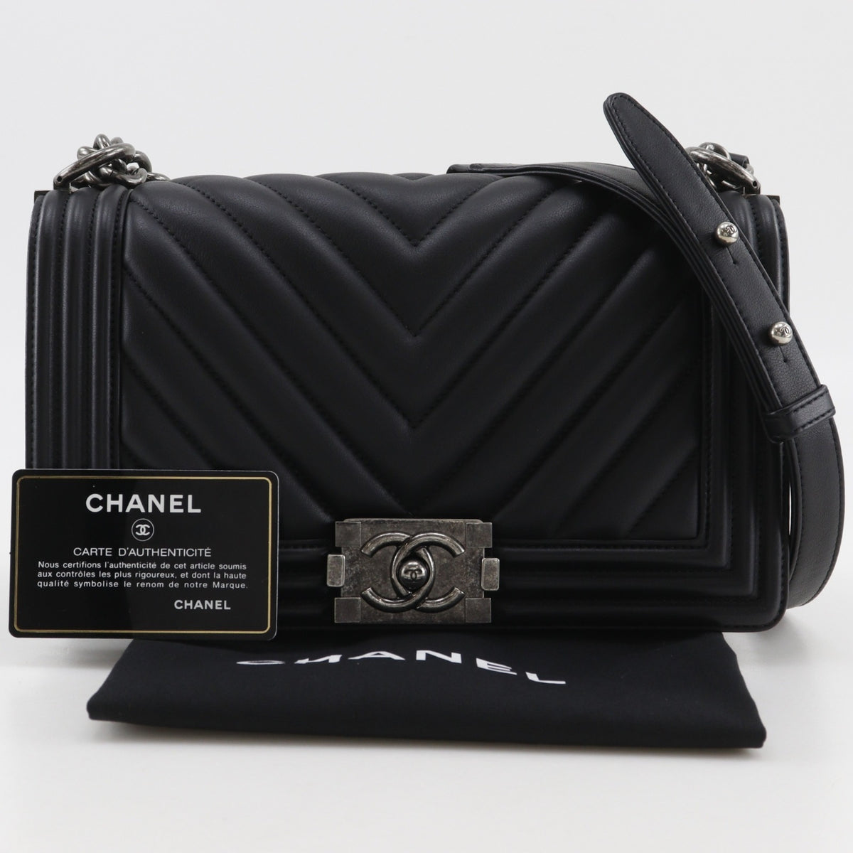 Chanel Black Leather Shoulder Bag (Pre-Owned)