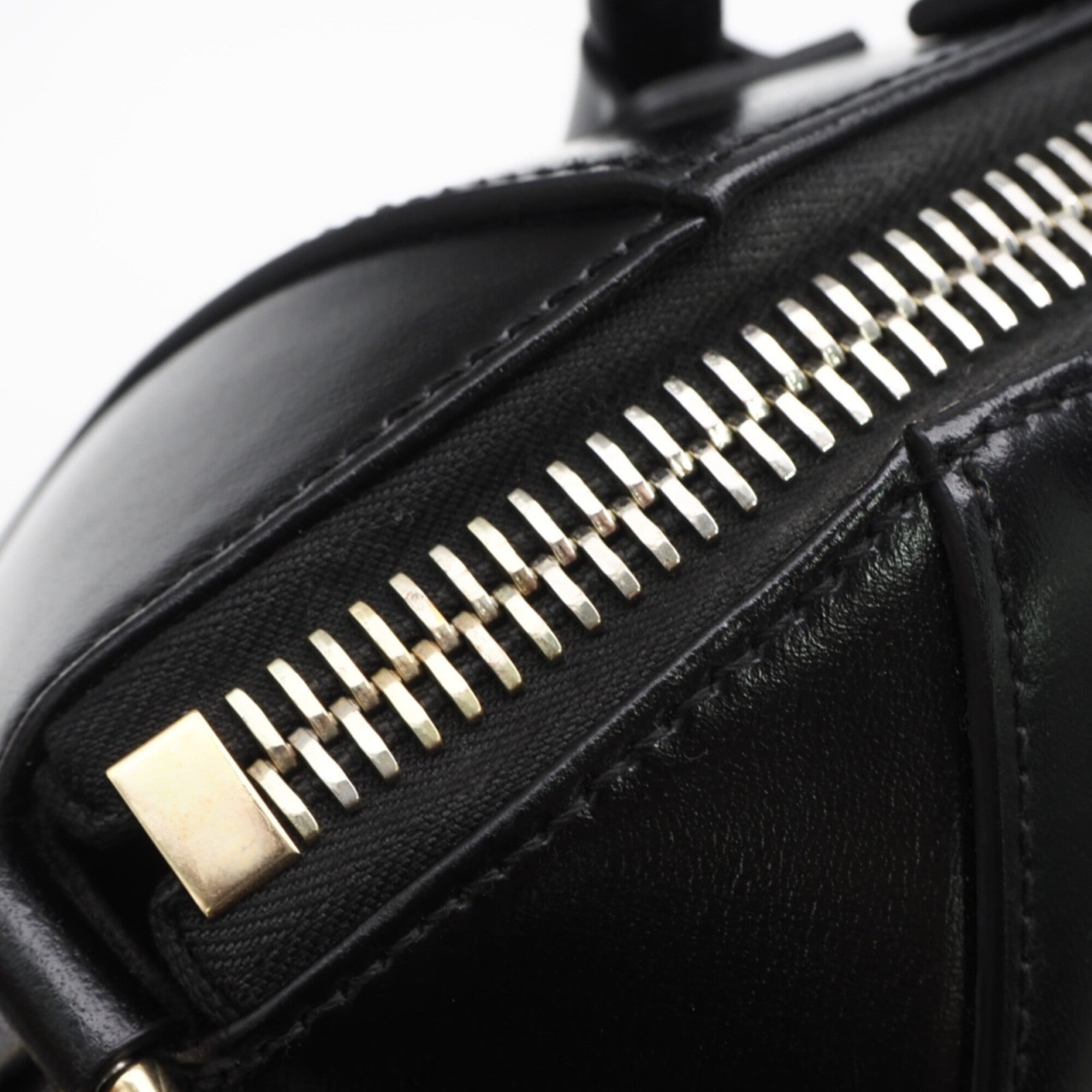 Givenchy Black Leather Handbag (Pre-Owned)
