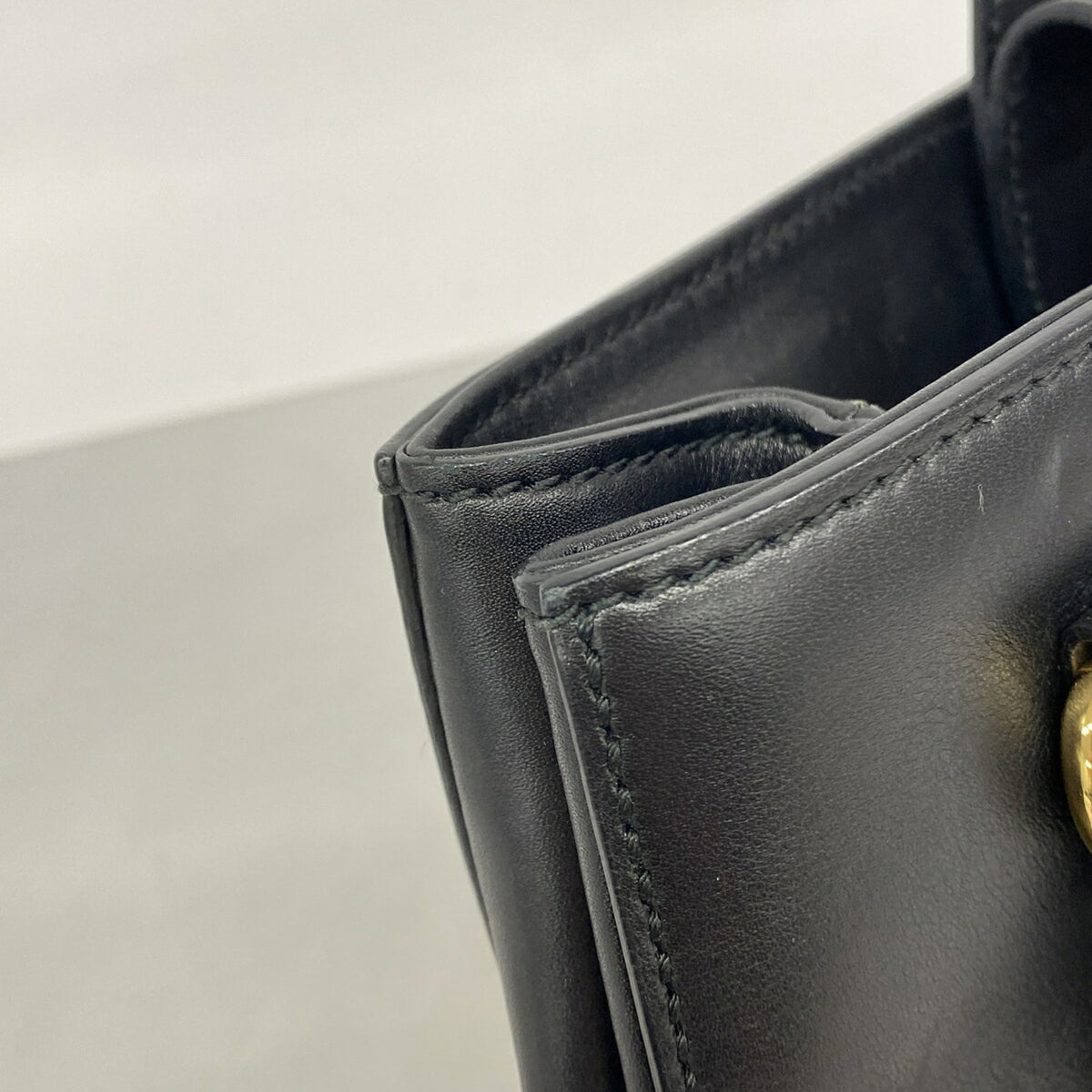Gucci Black Leather Handbag (Pre-Owned)