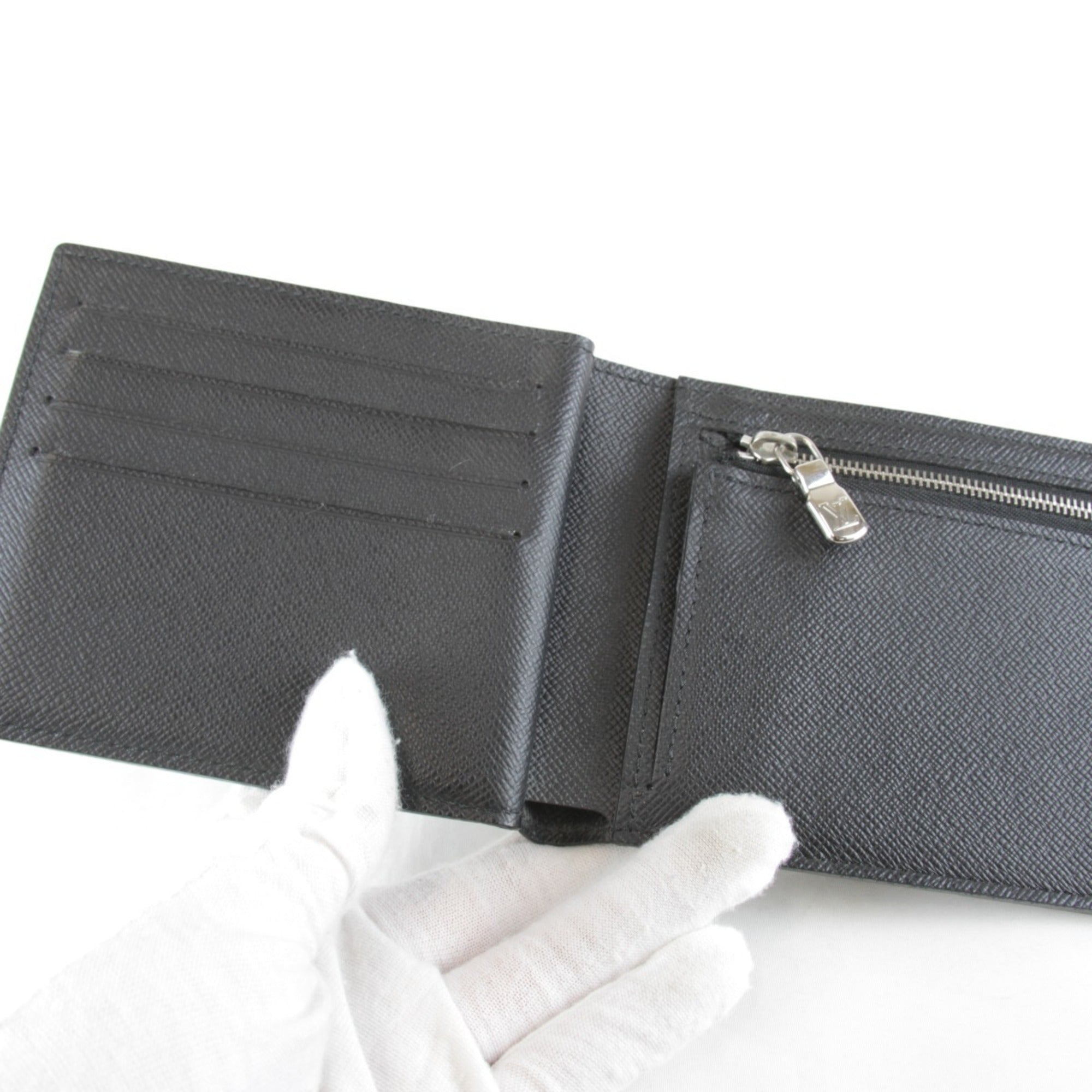 Louis Vuitton Taiga Black Taiga Leather Wallet (Bi-Fold) (Pre-Owned)