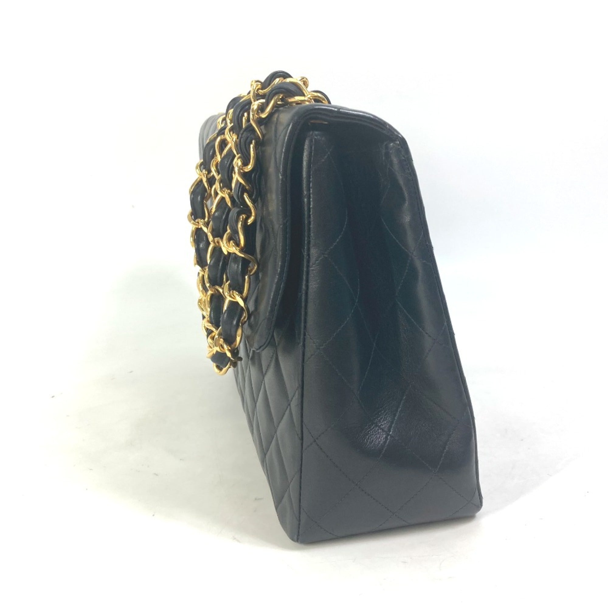 Chanel Black Leather Shoulder Bag (Pre-Owned)