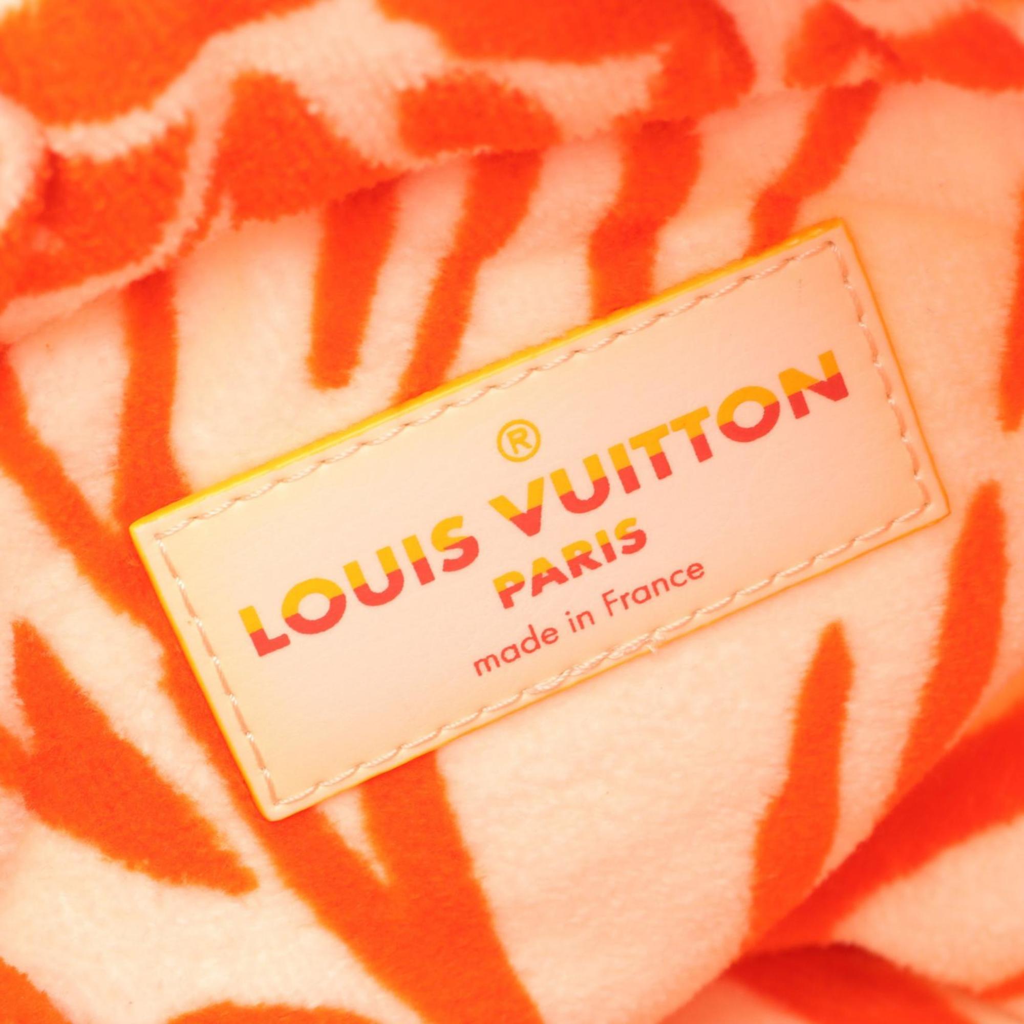 Louis Vuitton Brown Multi-Color White Pile Fabric Leather Shoulder Bag (Pre-Owned)