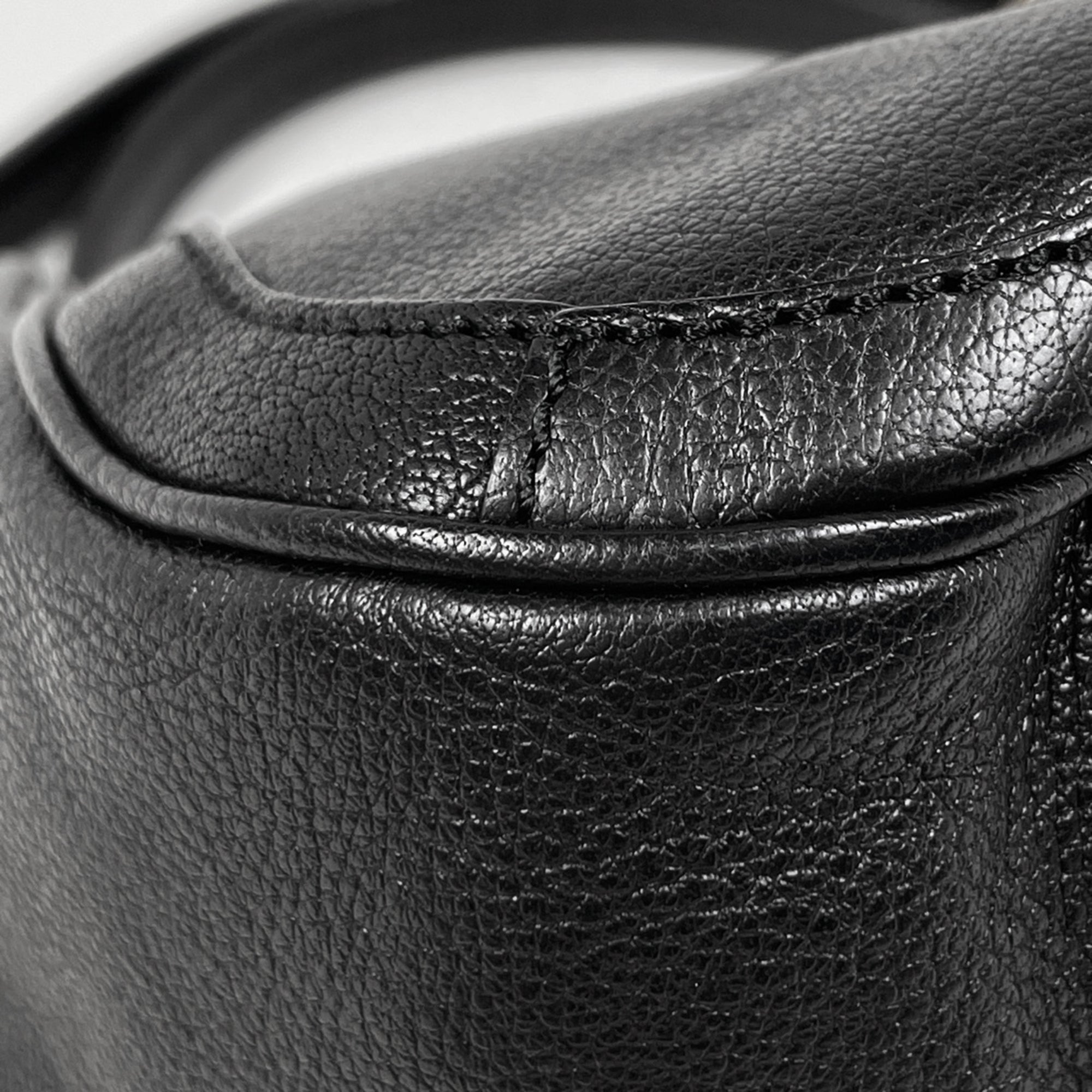 Salvatore Ferragamo Gancini Black Leather Handbag Tote Bag (Pre-Owned)