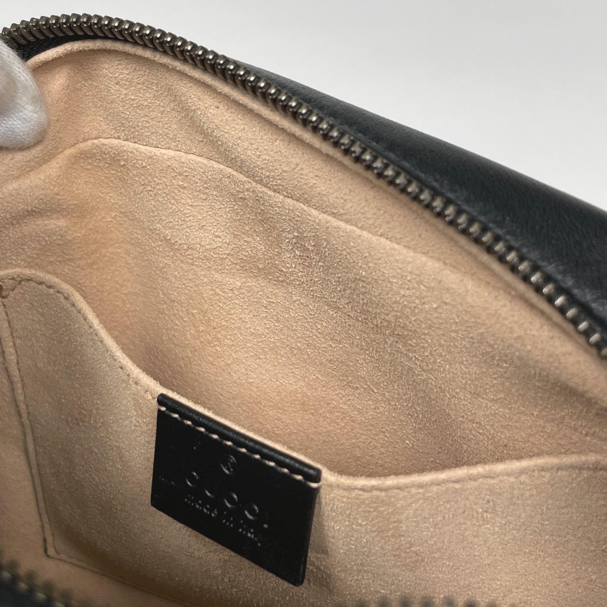 Gucci Gg Marmont Black Leather Shoulder Bag (Pre-Owned)