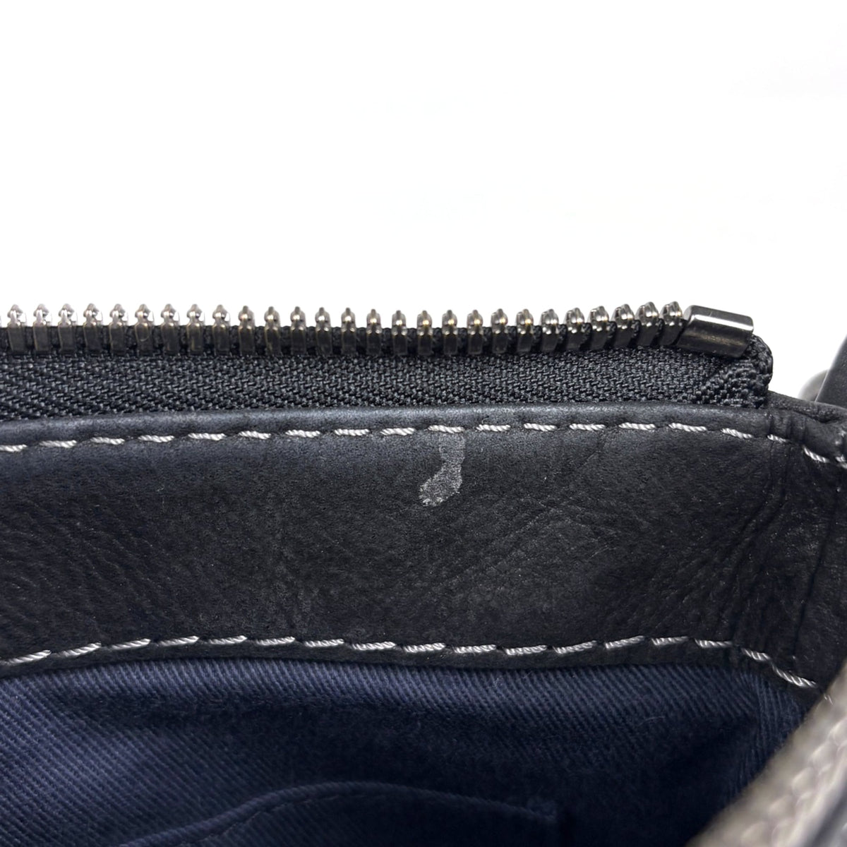 Loewe Black Leather Shoulder Bag (Pre-Owned)