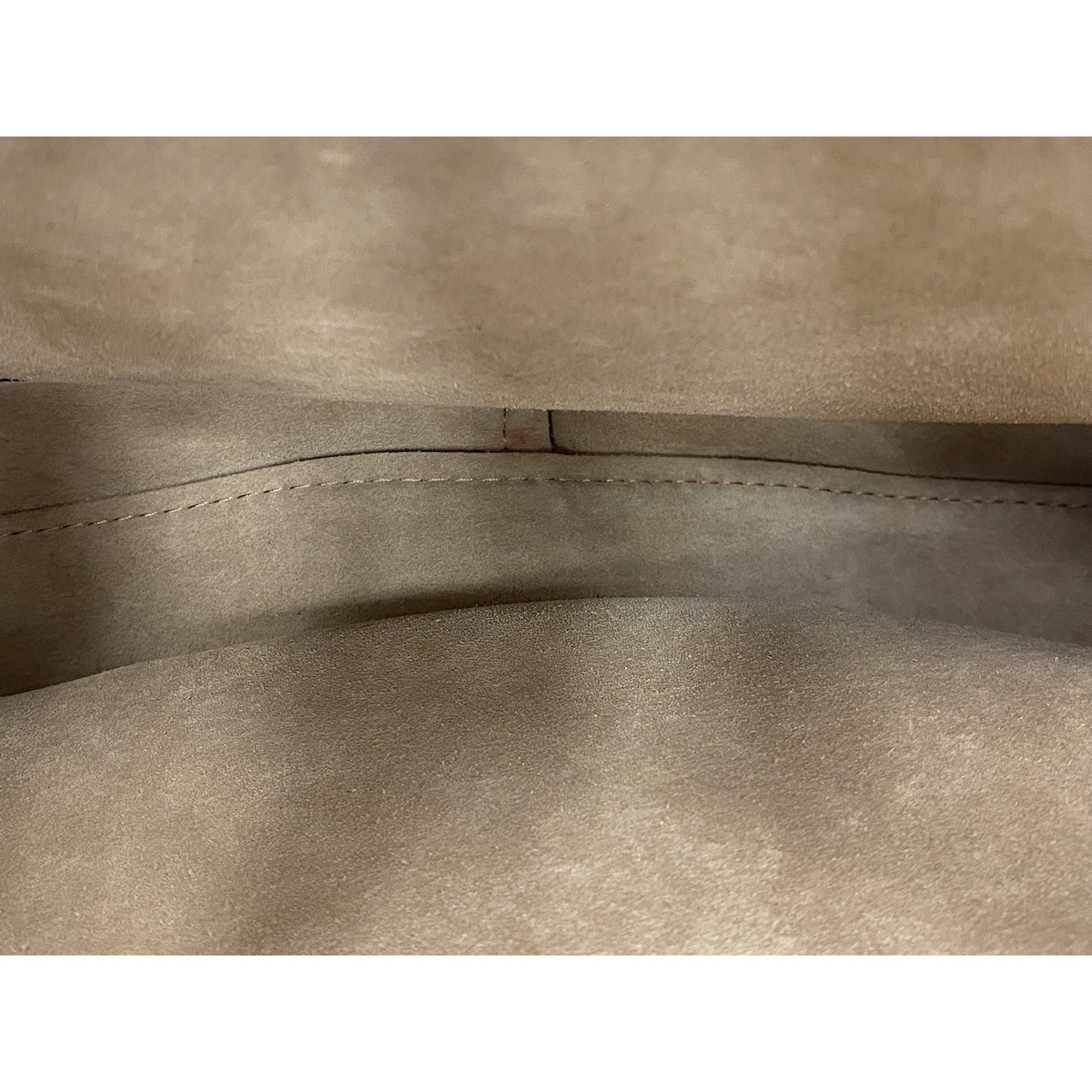 Loewe Beige Handbag (Pre-Owned)