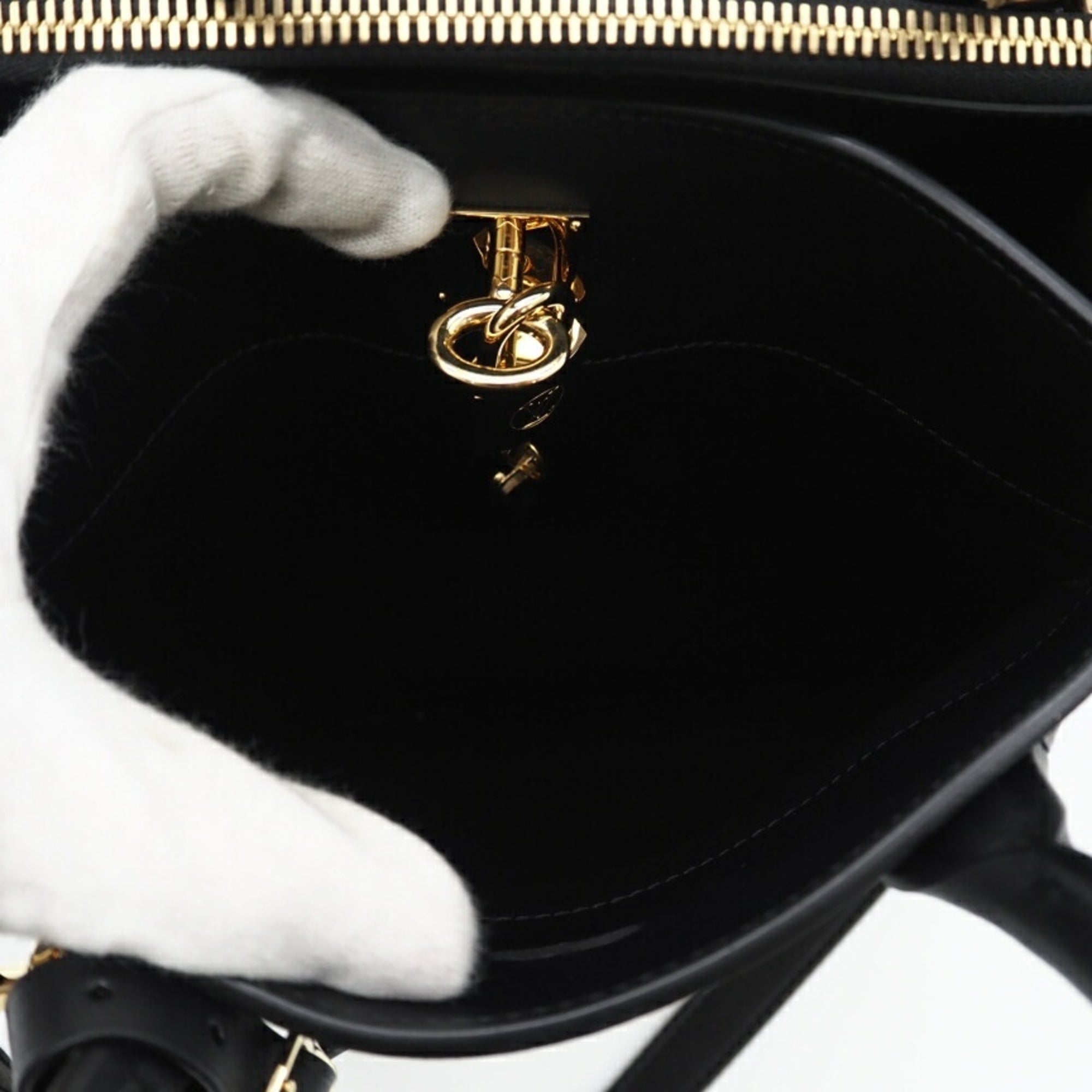 Louis Vuitton Black Gold Leather Shoulder Bag (Pre-Owned)