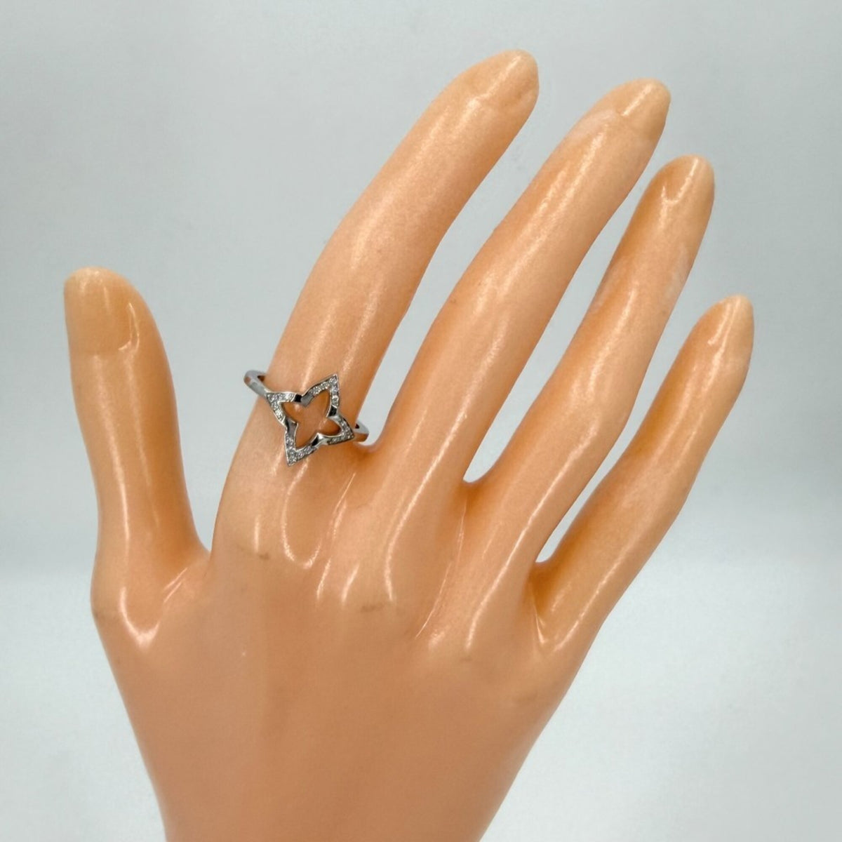 Louis Vuitton White Gold White Gold (18K) Band Ring (Pre-Owned)