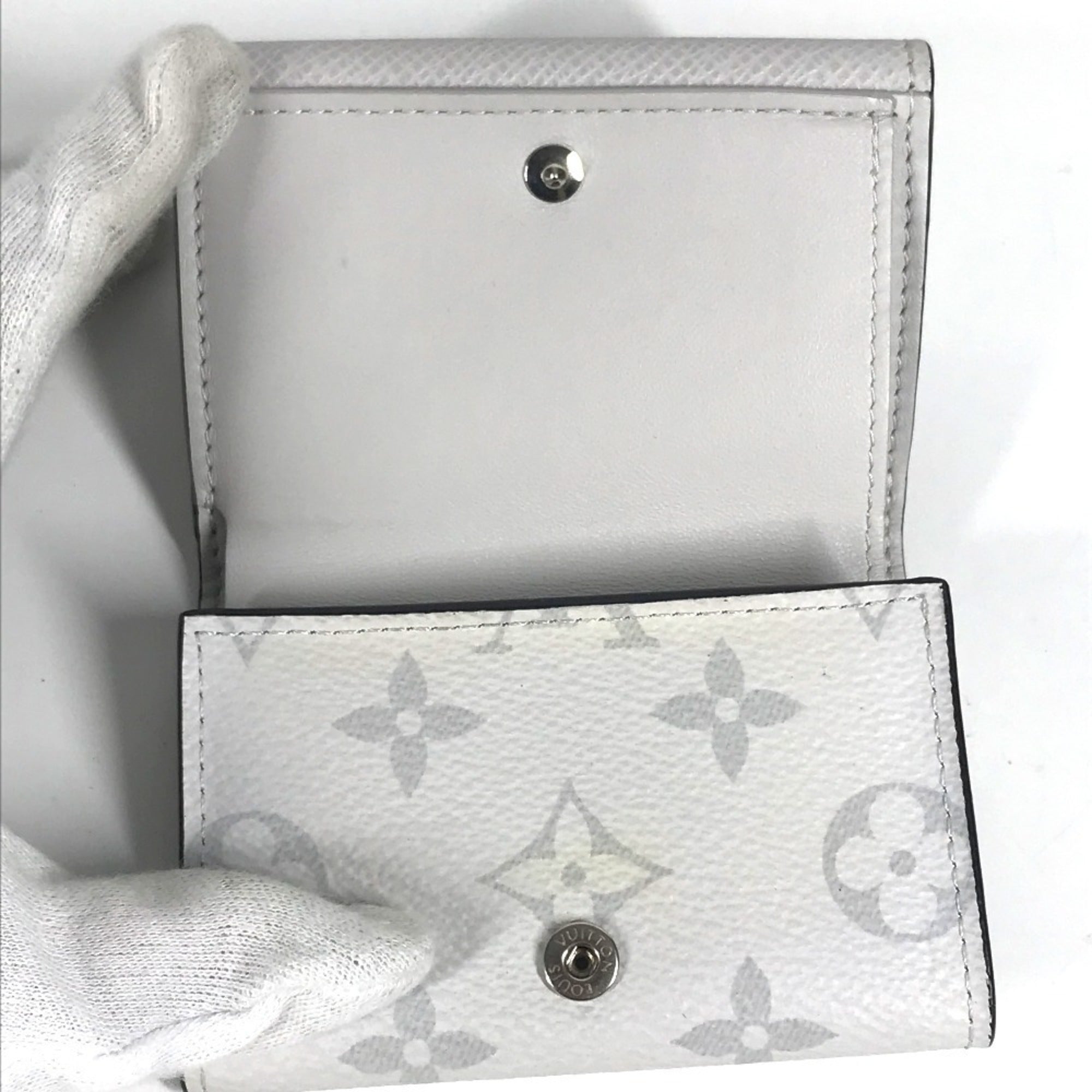 Louis Vuitton Taigarama Blanc White Taigarama Wallet (Tri-Fold) (Pre-Owned)