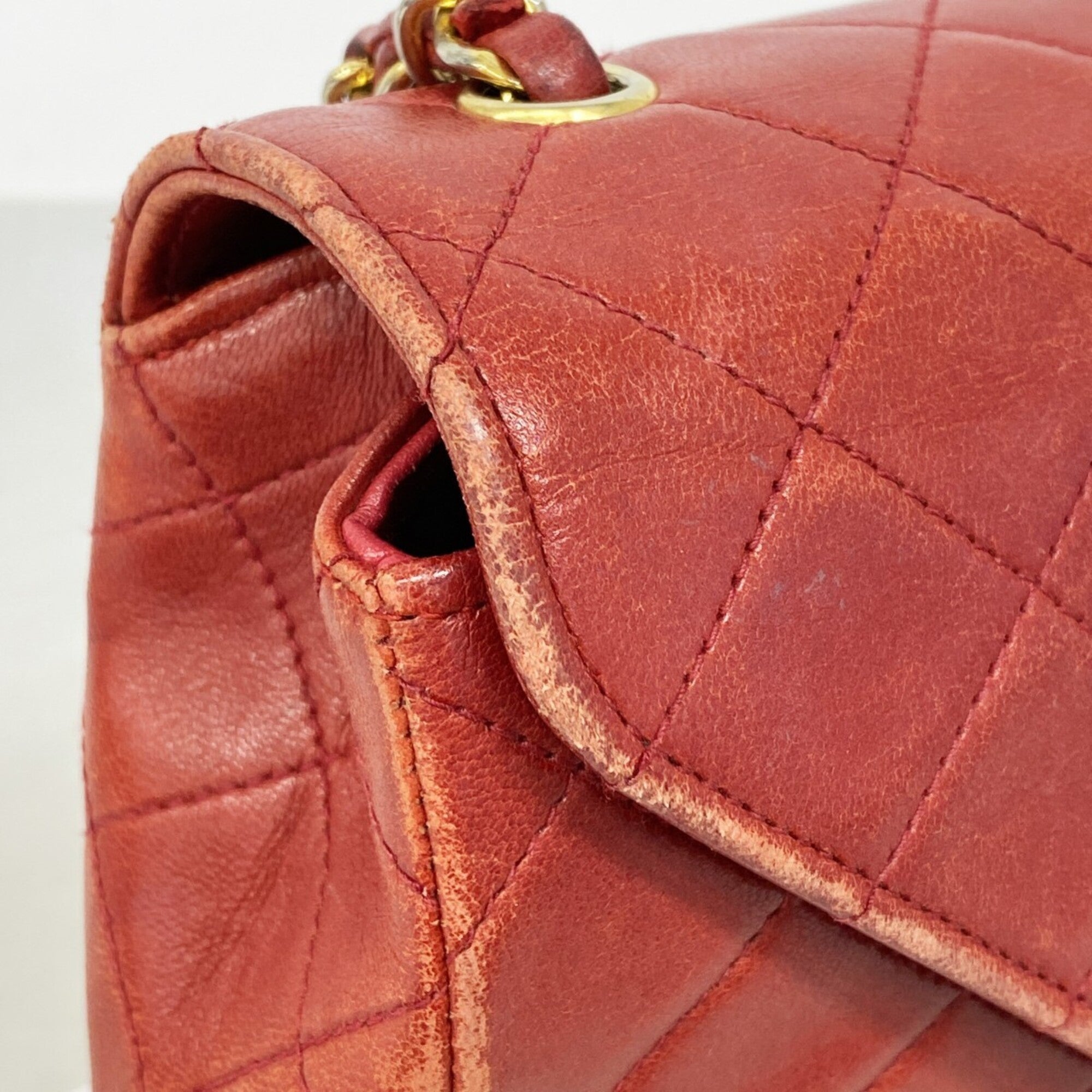 Chanel Red Color Leather Shoulder Bag (Pre-Owned)