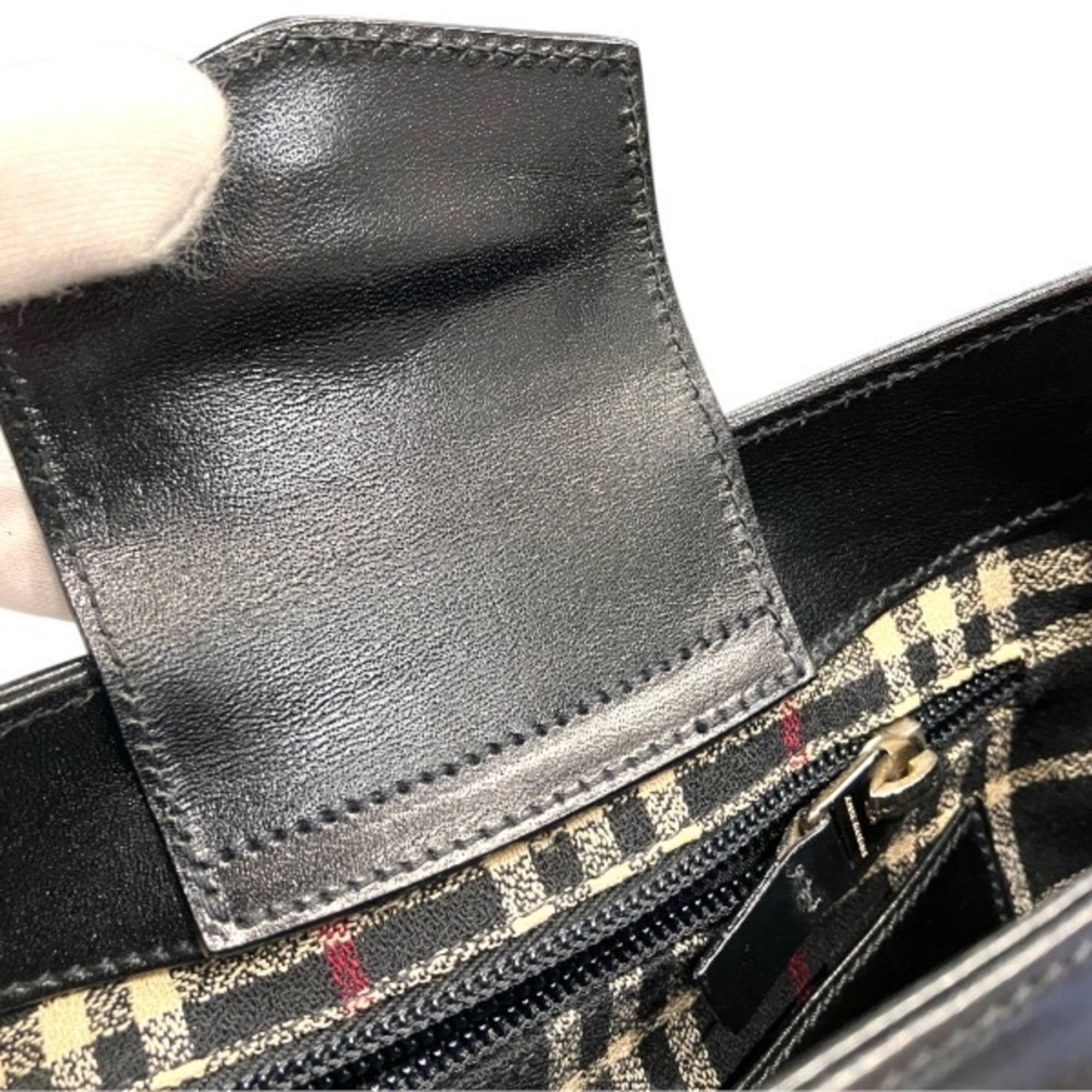Burberry Black Leather Handbag (Pre-Owned)