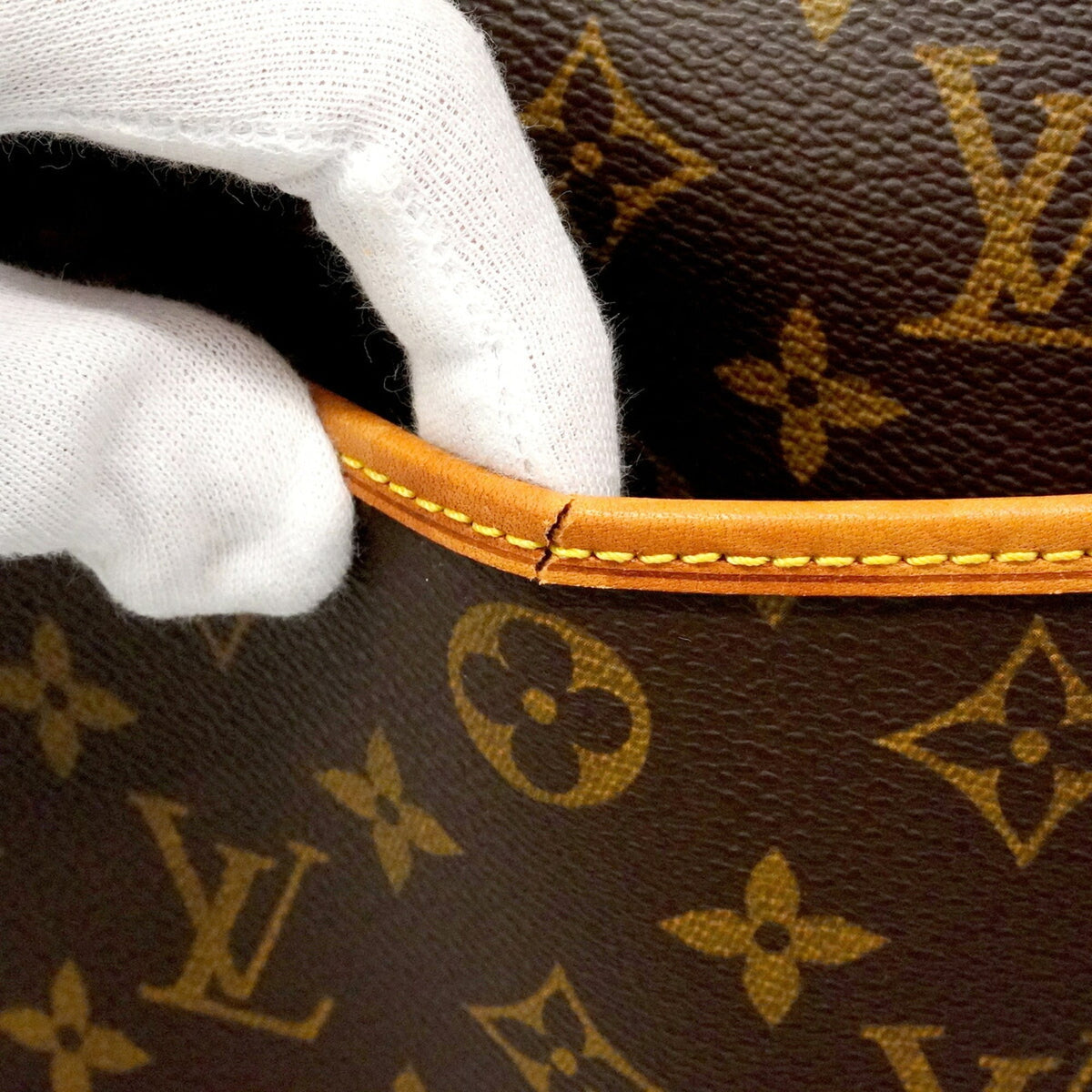 Louis Vuitton Brown Handbag (Pre-Owned)