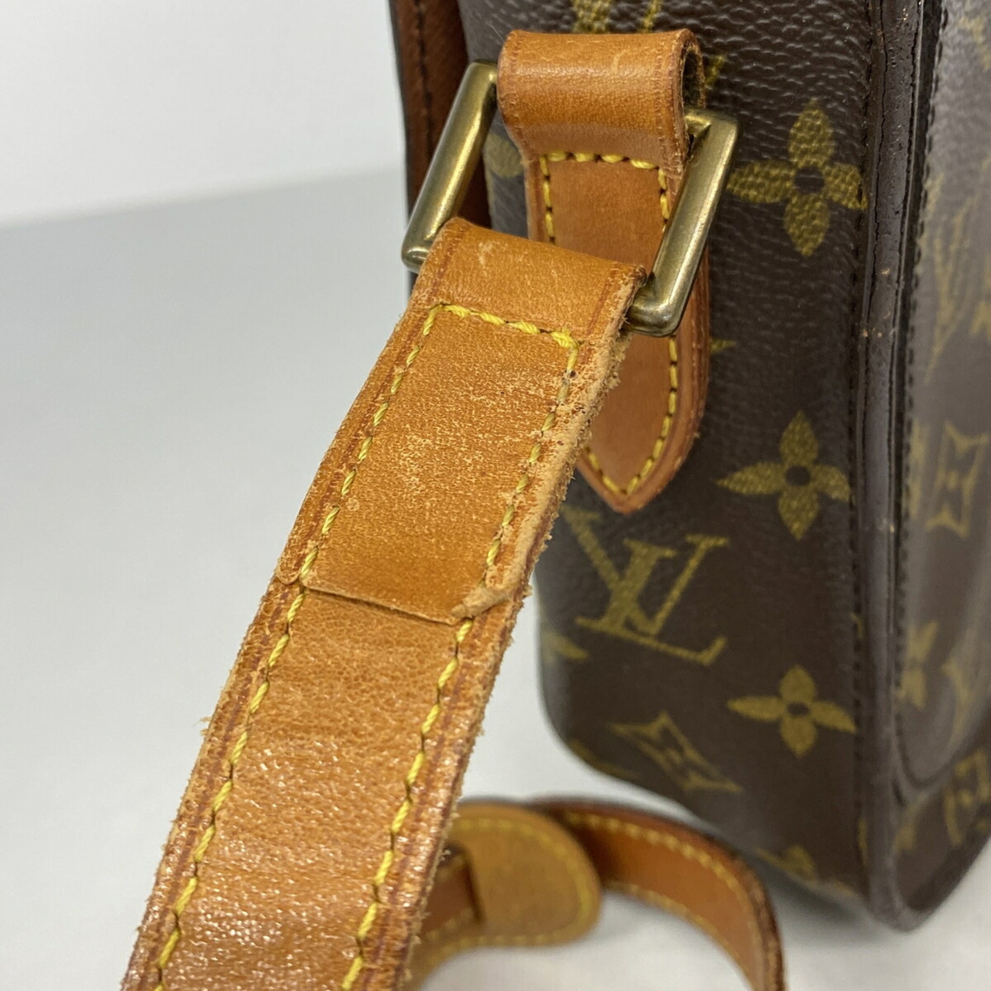 Louis Vuitton Brown Shoulder Bag (Pre-Owned)
