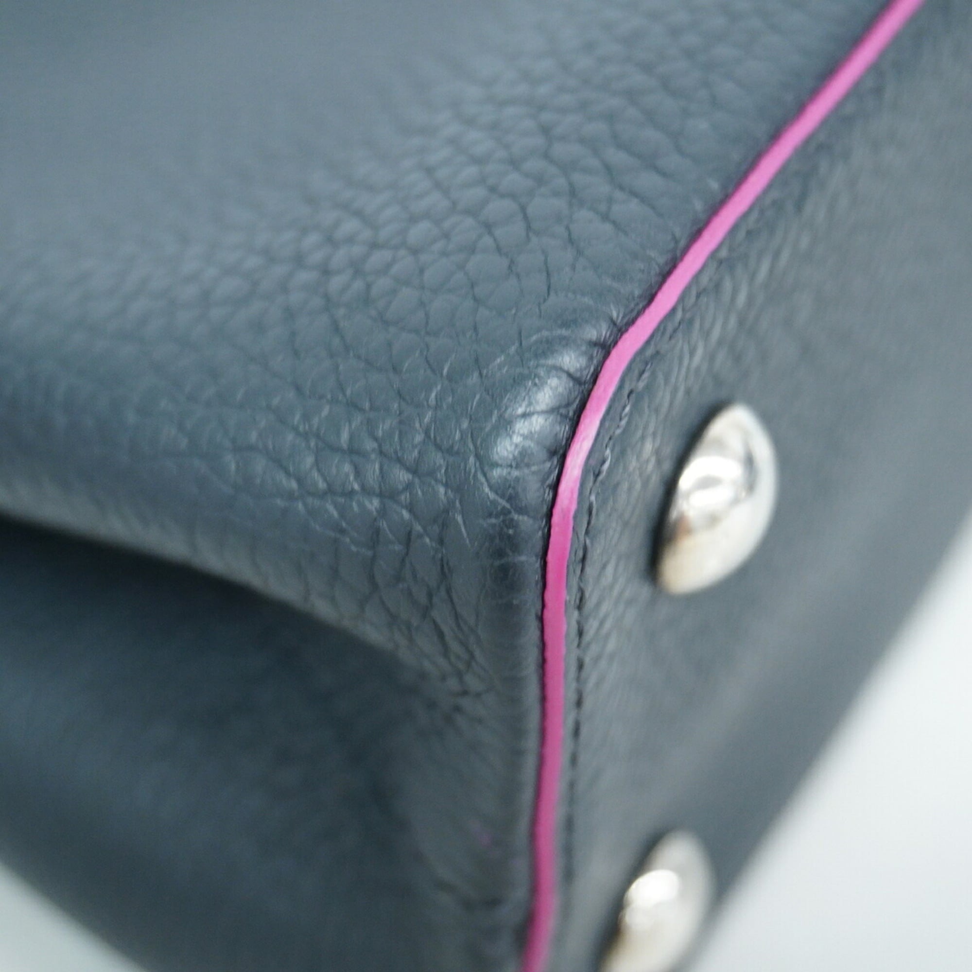 Louis Vuitton Black Handbag (Pre-Owned)