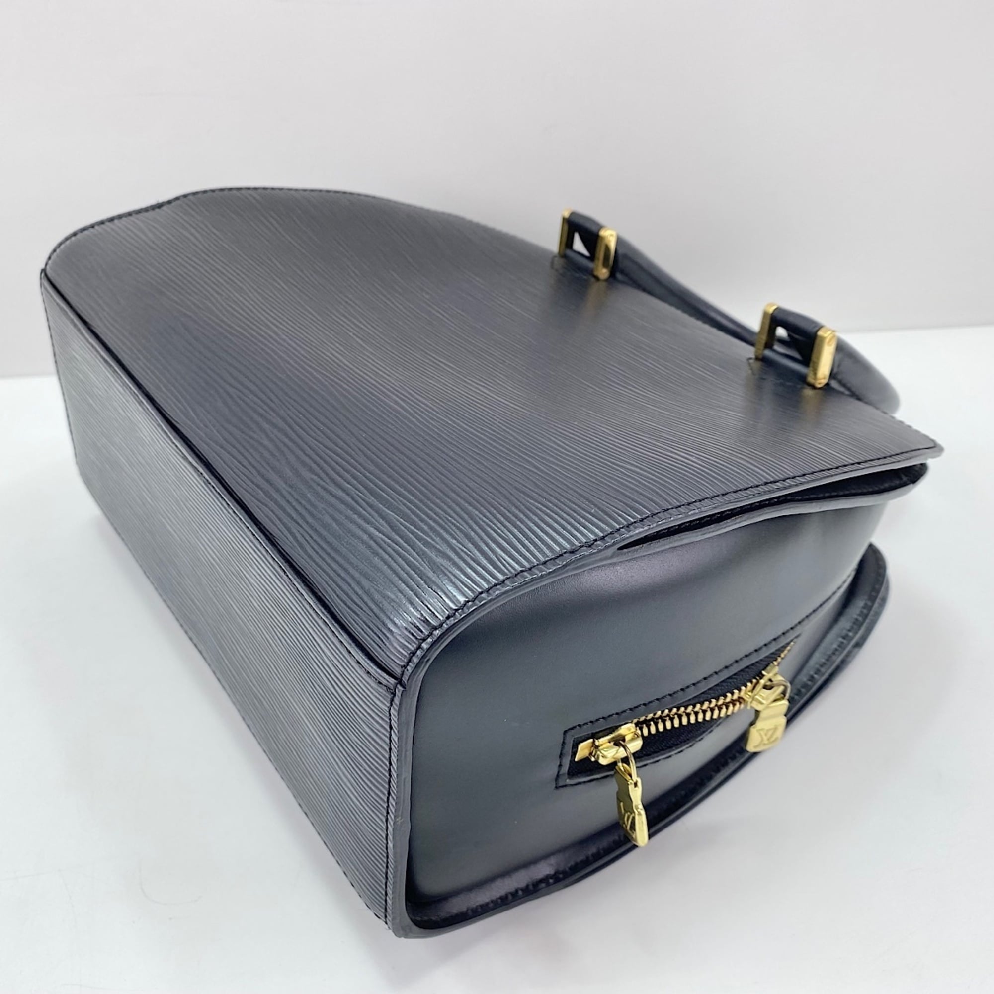 Louis Vuitton Black Handbag (Pre-Owned)