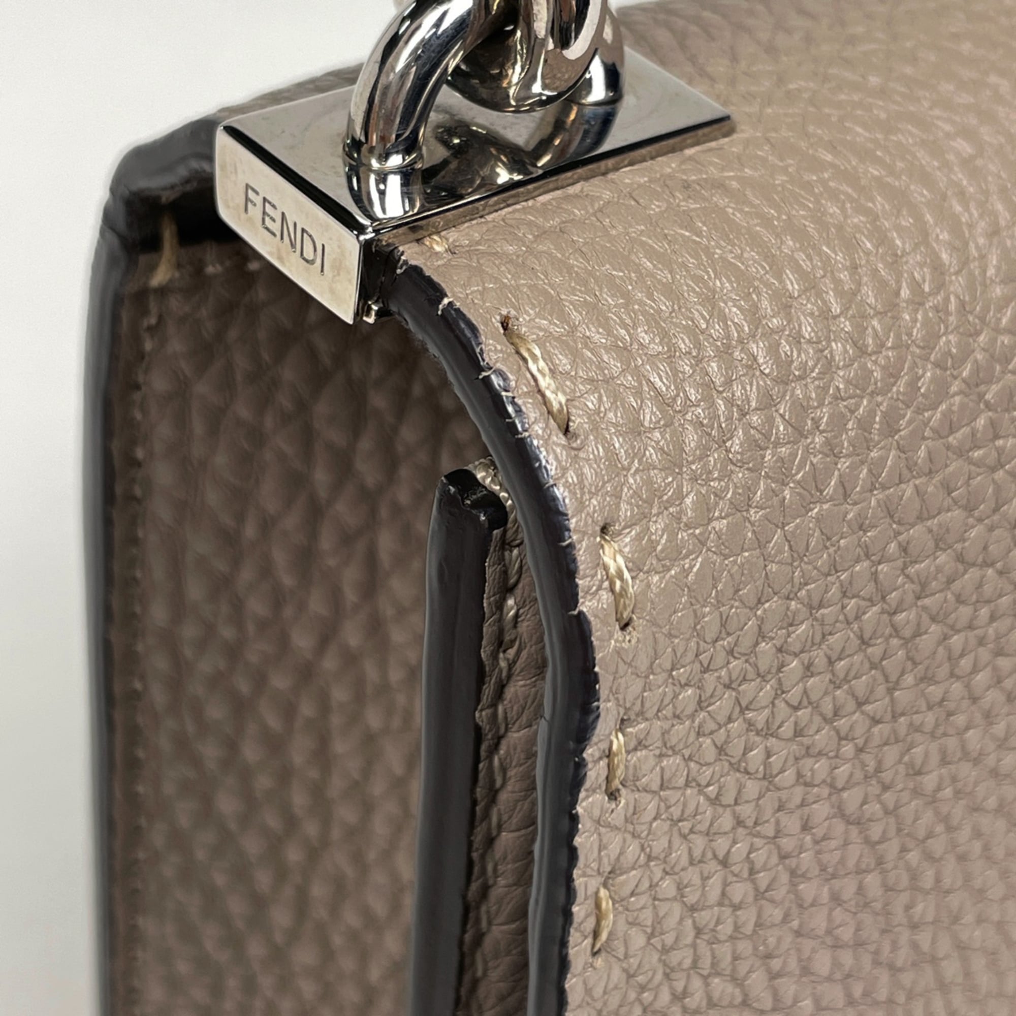 Fendi Beige Leather Shoulder Bag (Pre-Owned)