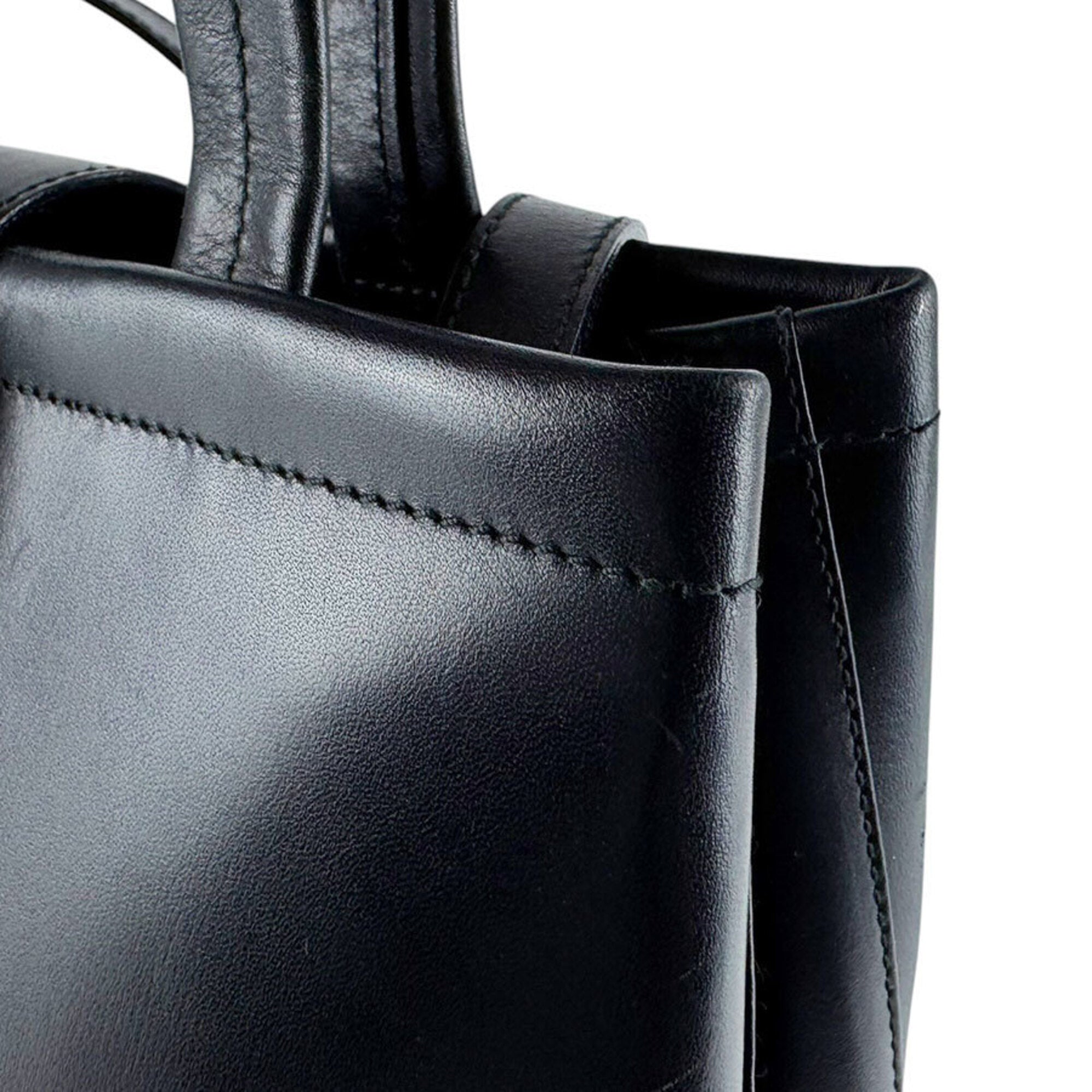 Salvatore Ferragamo Black Leather Handbag Shoulder Bag (Pre-Owned)