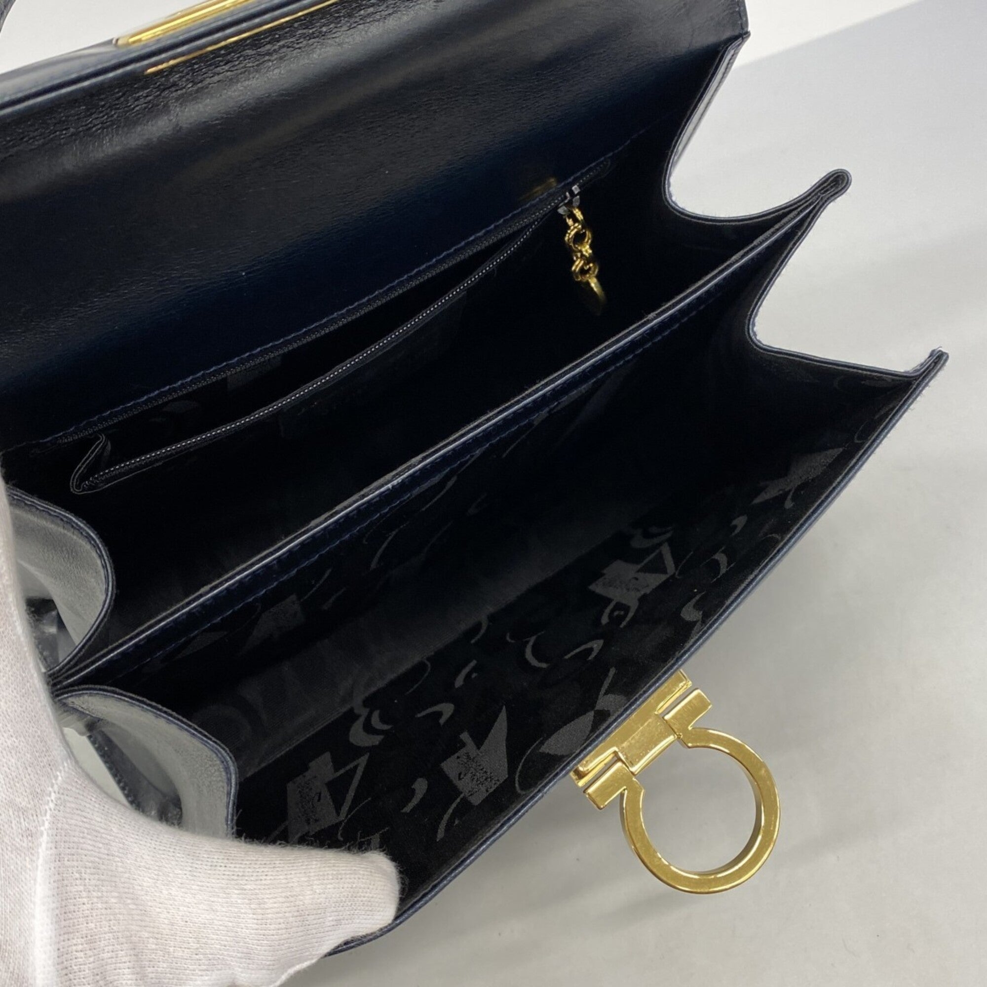 Salvatore Ferragamo Navy Leather Handbag (Pre-Owned)
