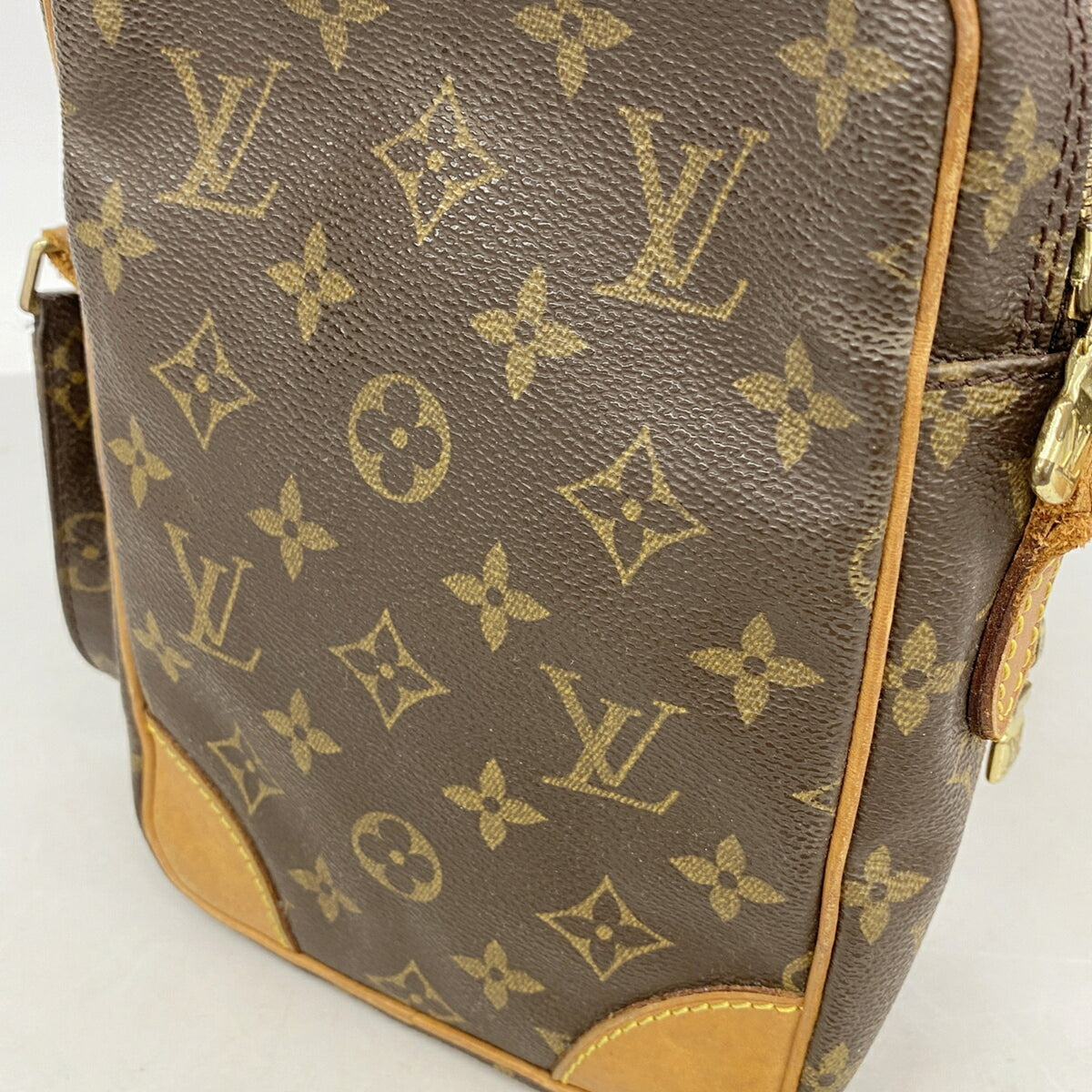 Louis Vuitton Brown Shoulder Bag (Pre-Owned)