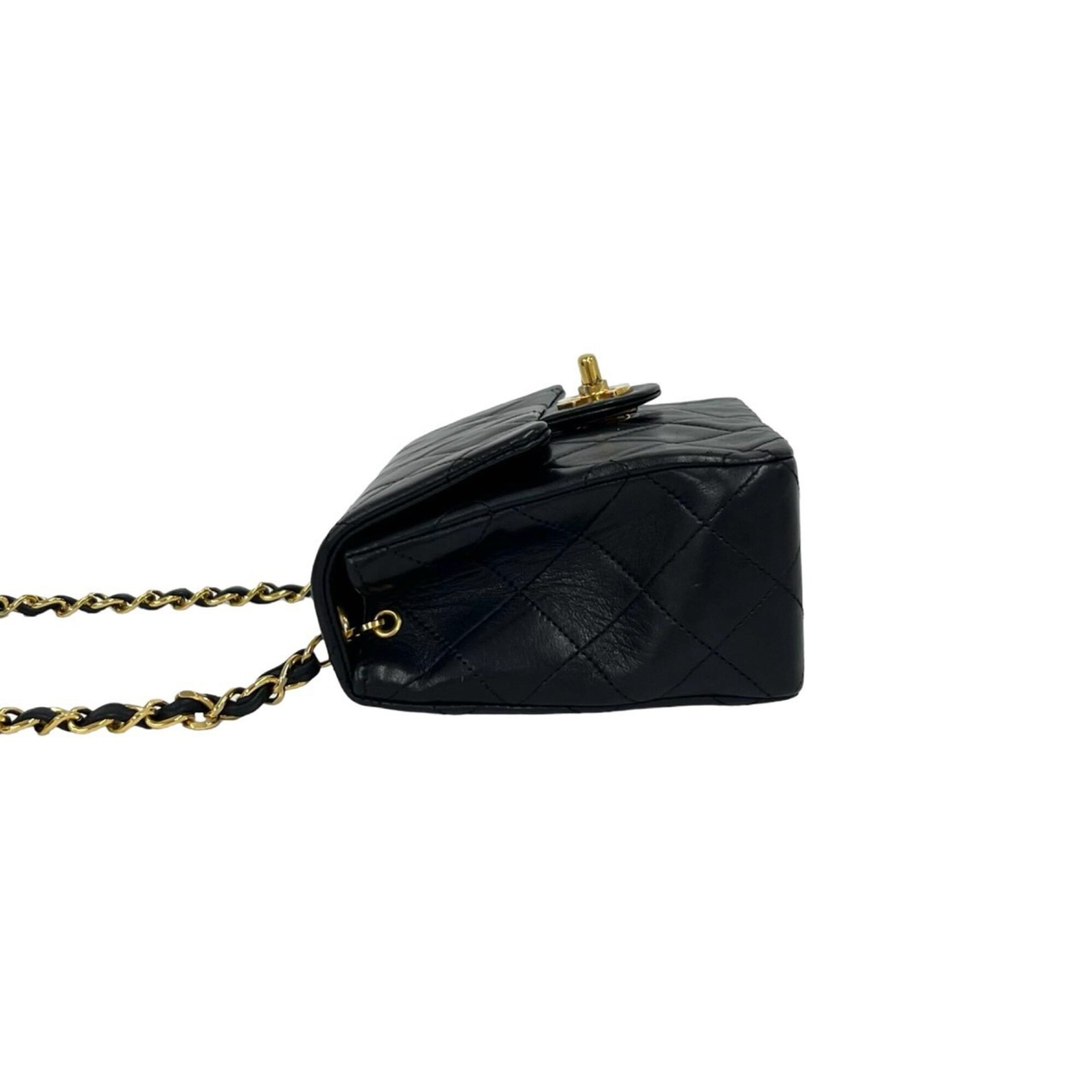 Chanel Black Leather Pochette Shoulder Bag (Pre-Owned)