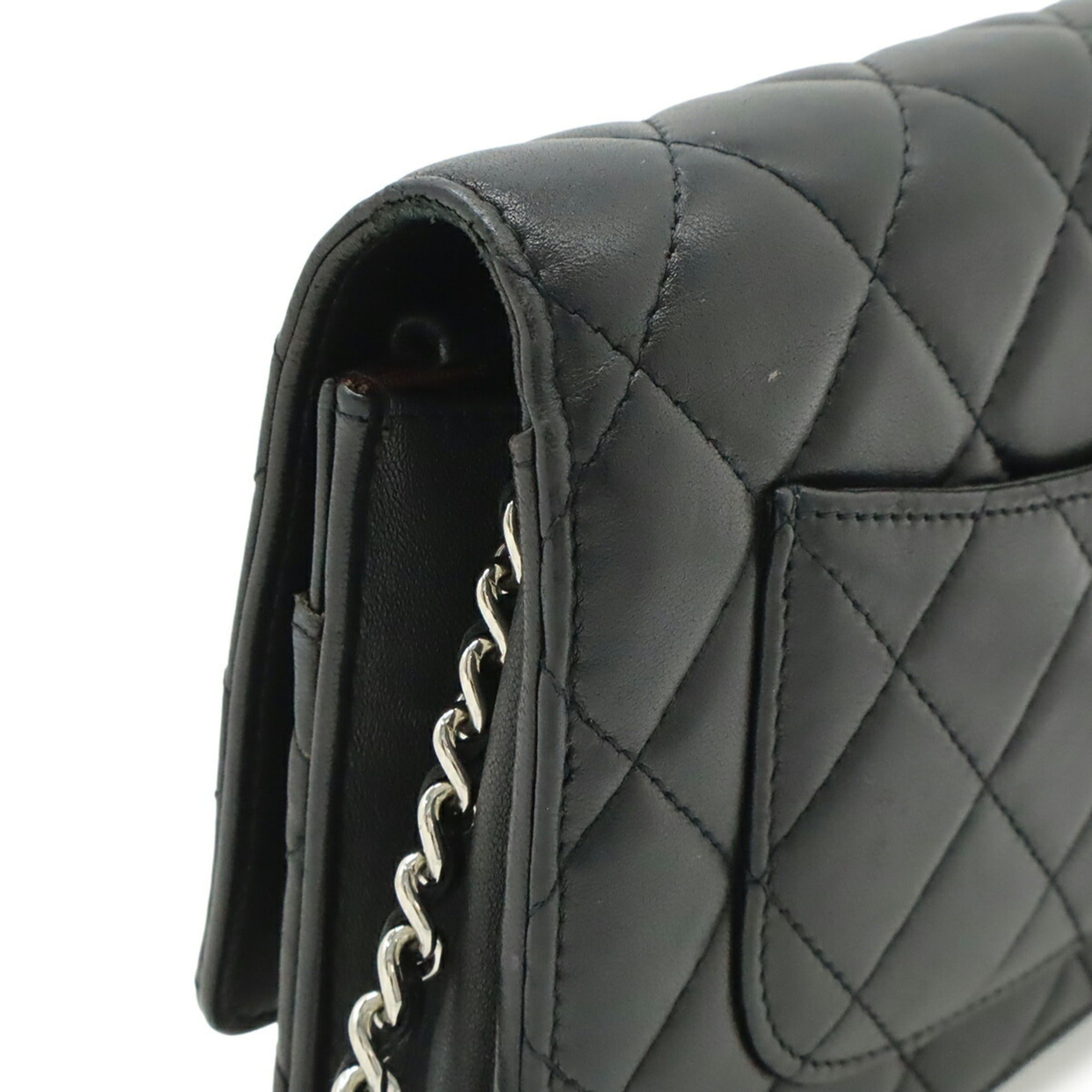 Chanel Black Leather Pochette Shoulder Bag (Pre-Owned)