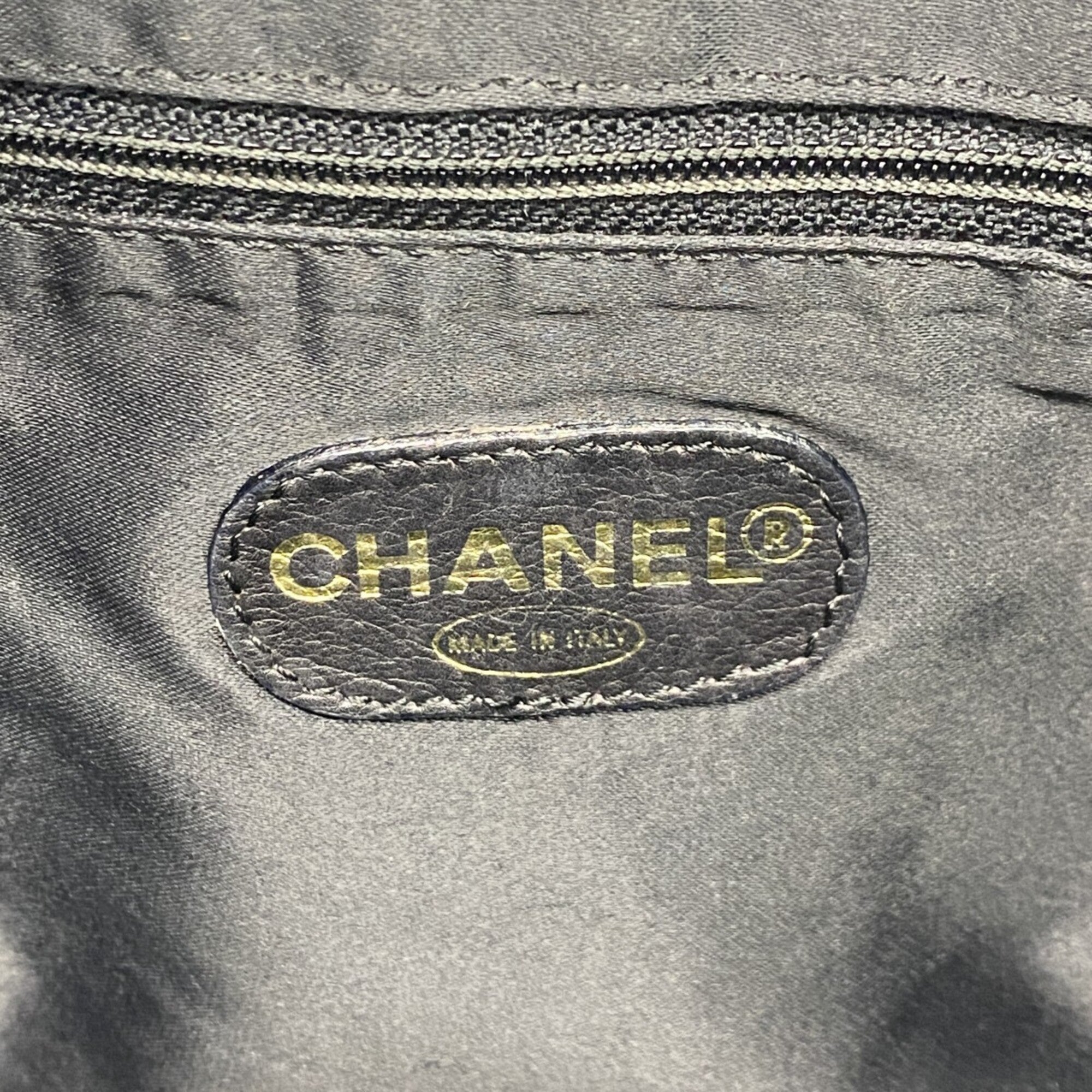 Chanel Black Leather Tote Bag (Pre-Owned)