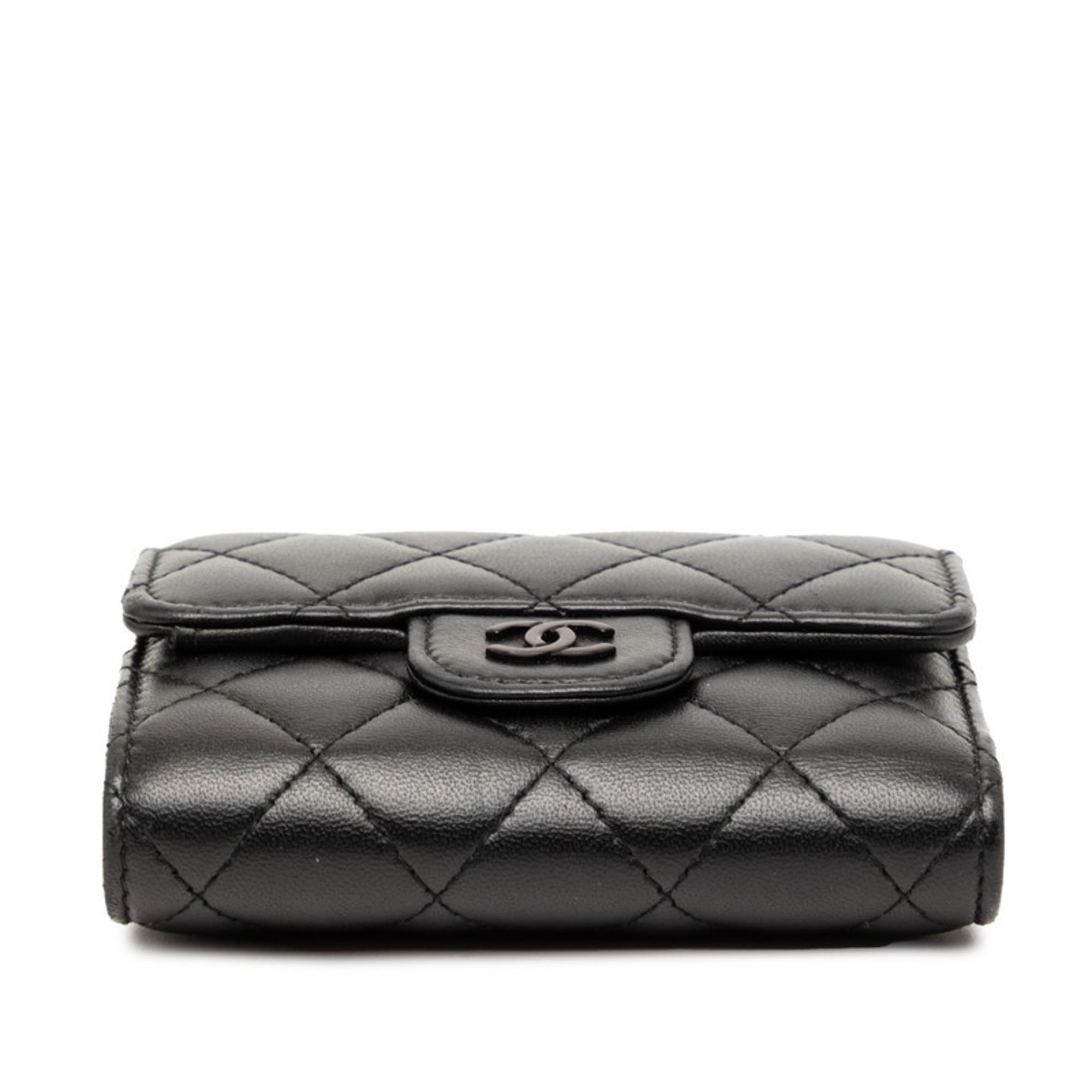 Chanel Matelasse Black Leather Wallet (Tri-Fold) (Pre-Owned)