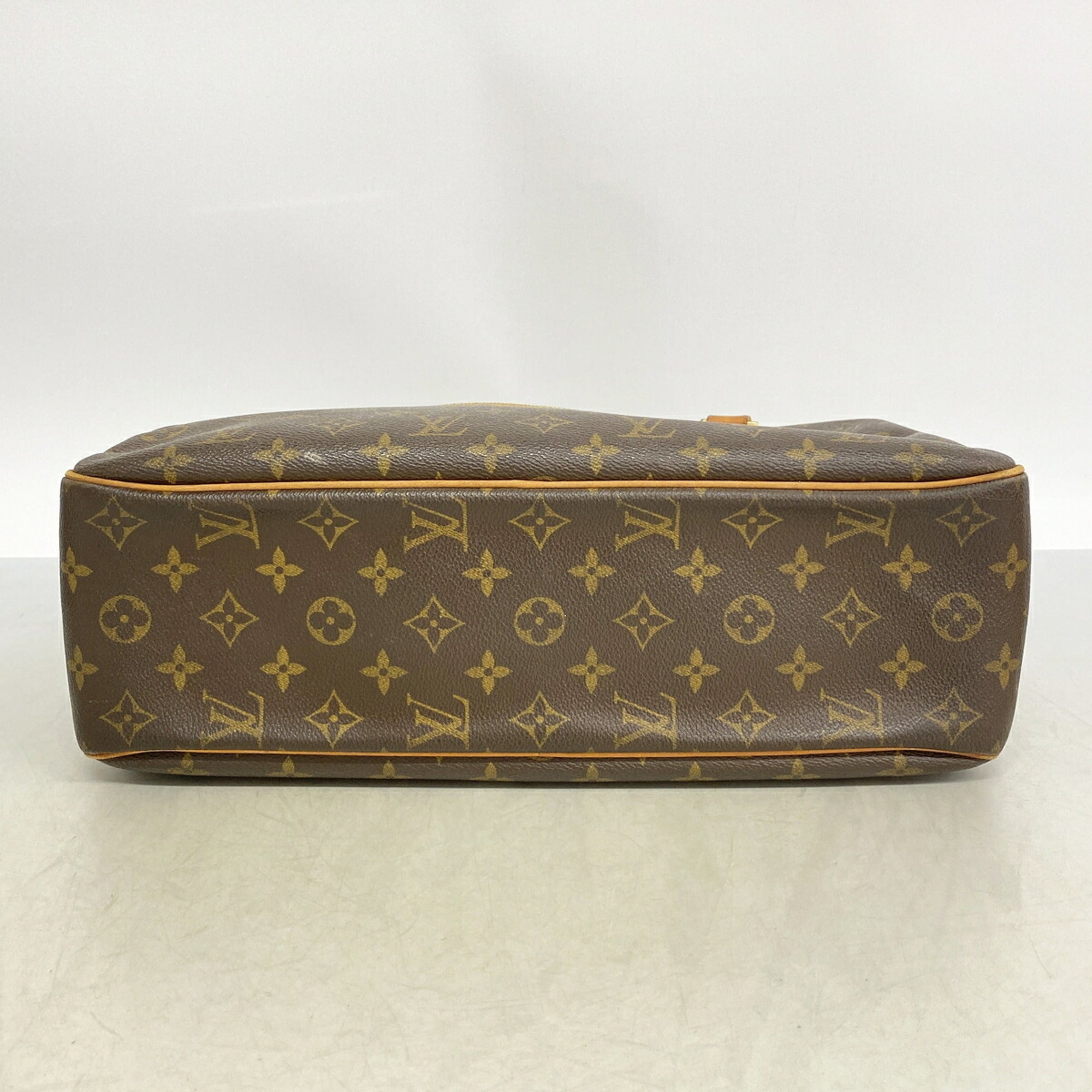 Louis Vuitton Brown Shoulder Bag (Pre-Owned)