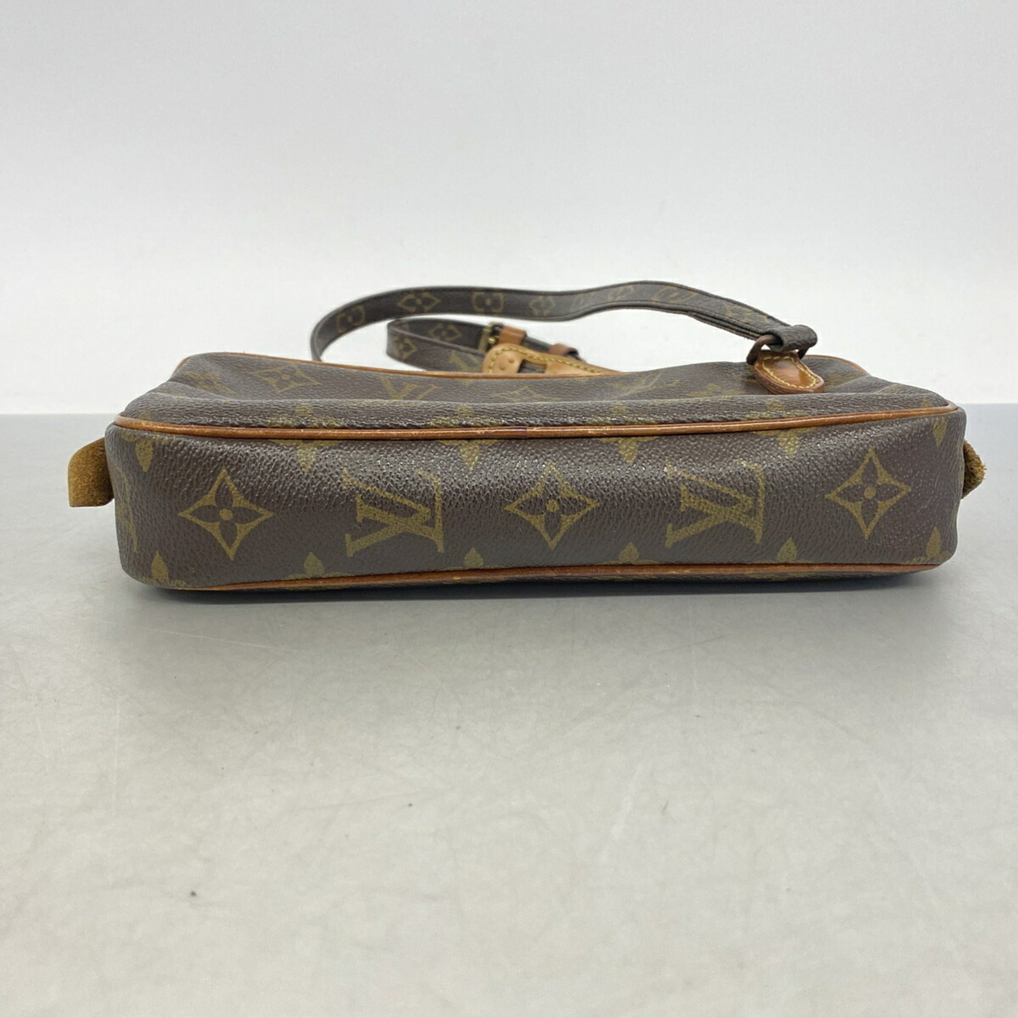 Louis Vuitton Brown Shoulder Bag (Pre-Owned)