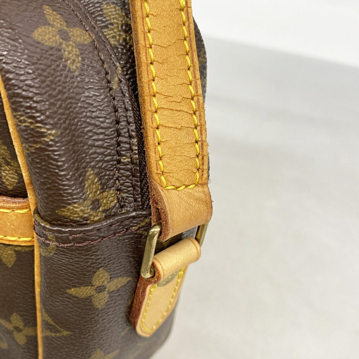 Louis Vuitton Brown Shoulder Bag (Pre-Owned)