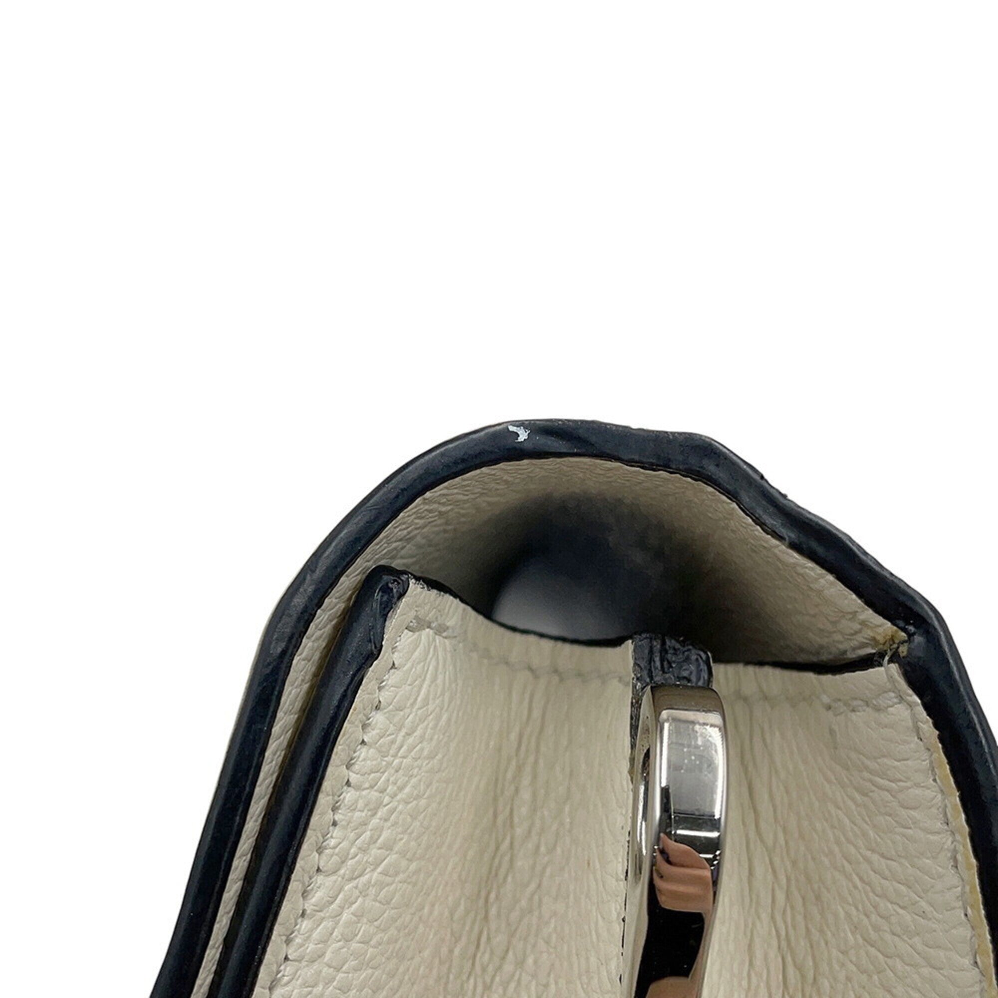 Prada White Leather Shoulder Bag (Pre-Owned)