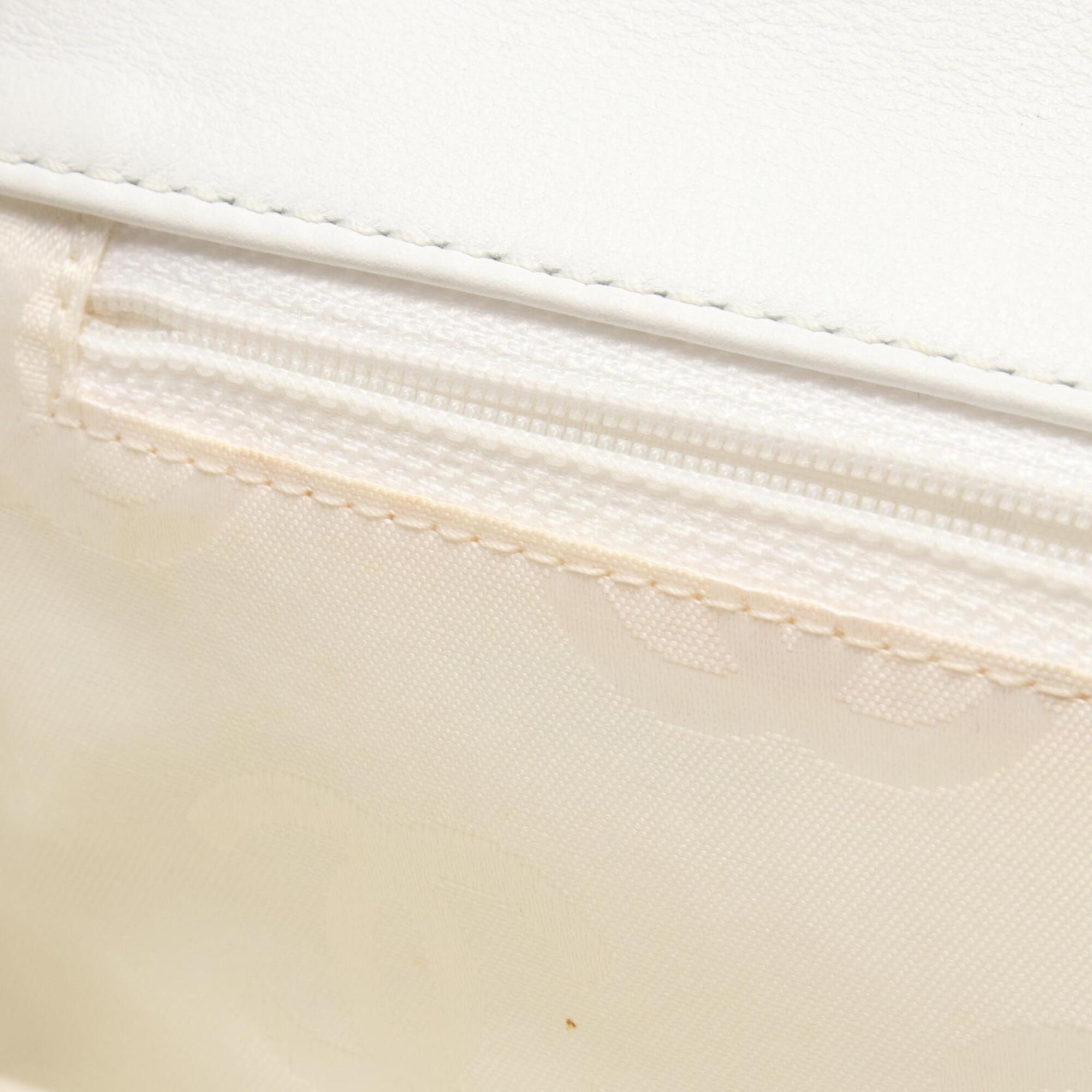 Chanel White Leather Handbag (Pre-Owned)