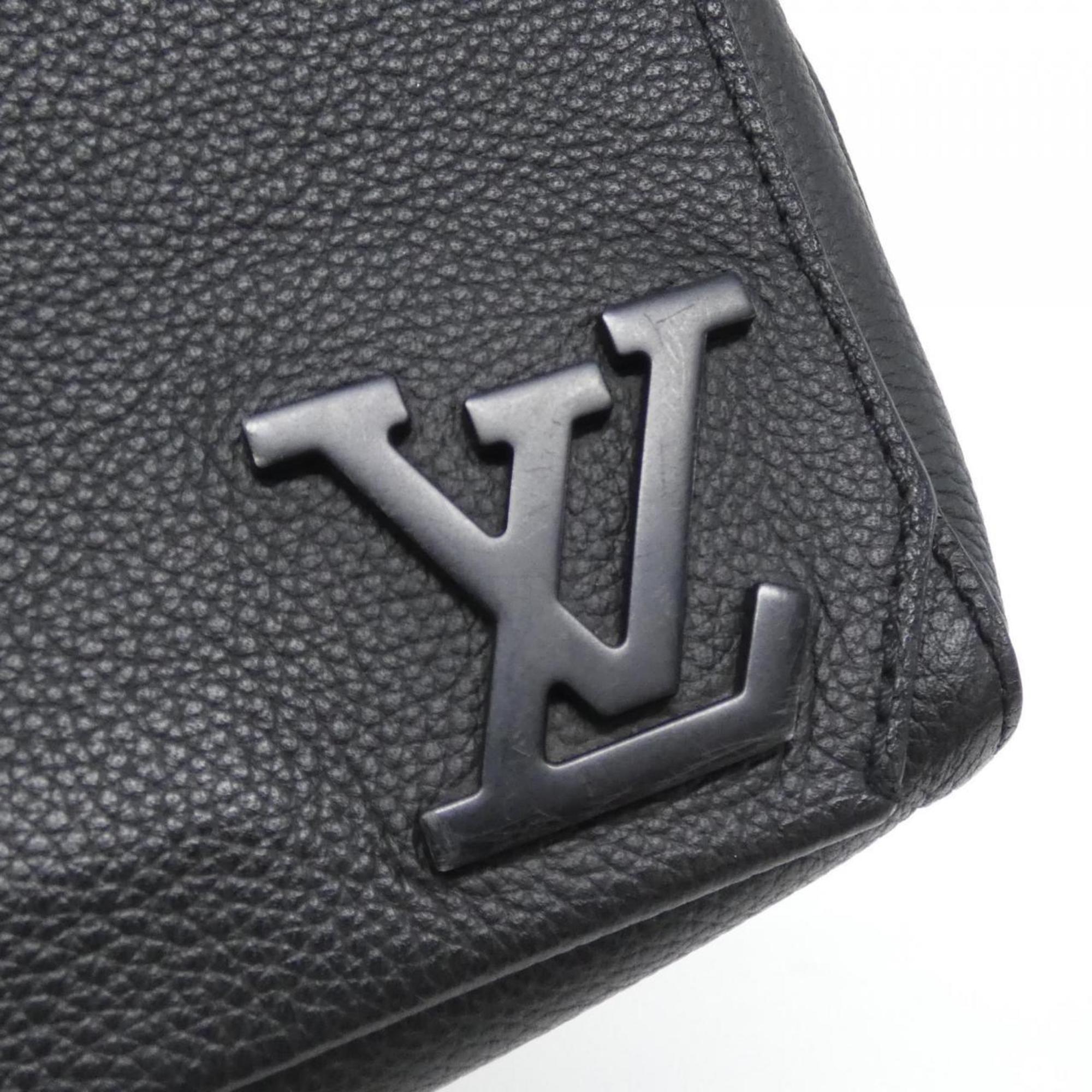 Louis Vuitton Black Leather Shoulder Bag (Pre-Owned)