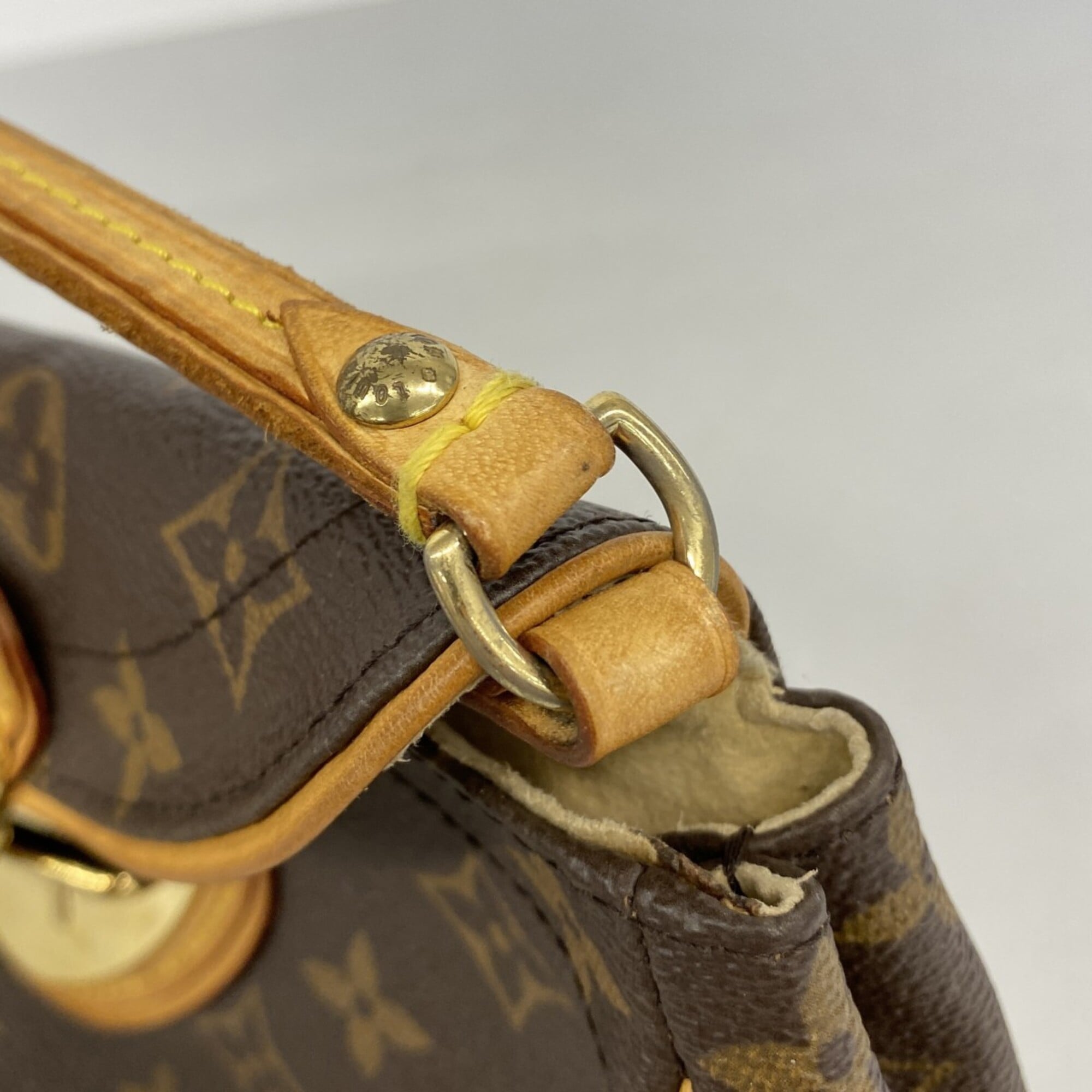 Louis Vuitton Brown Shoulder Bag (Pre-Owned)