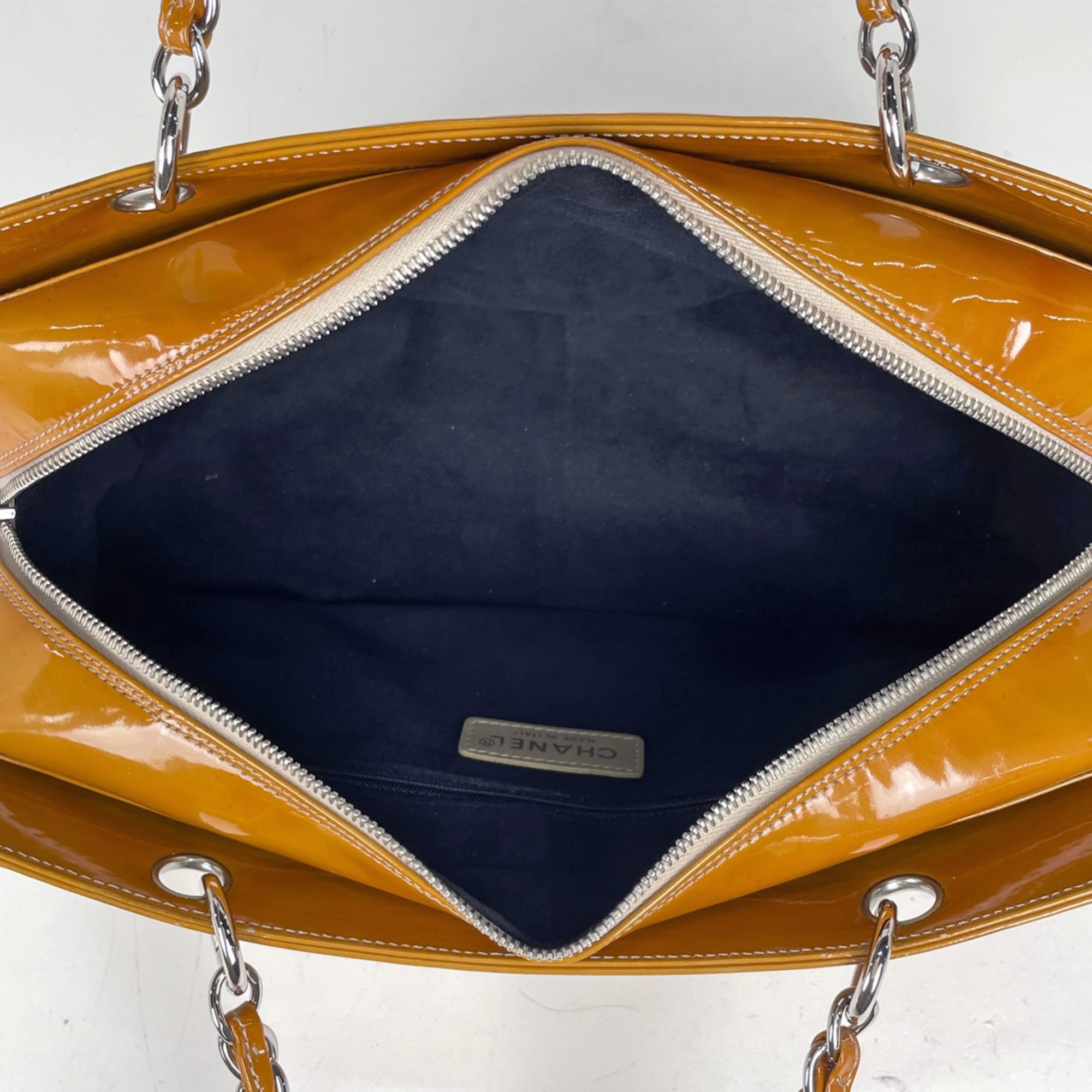 Chanel Brown Patent Leather Shoulder Bag (Pre-Owned)