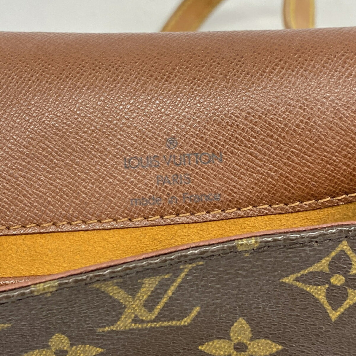 Louis Vuitton Brown Shoulder Bag (Pre-Owned)