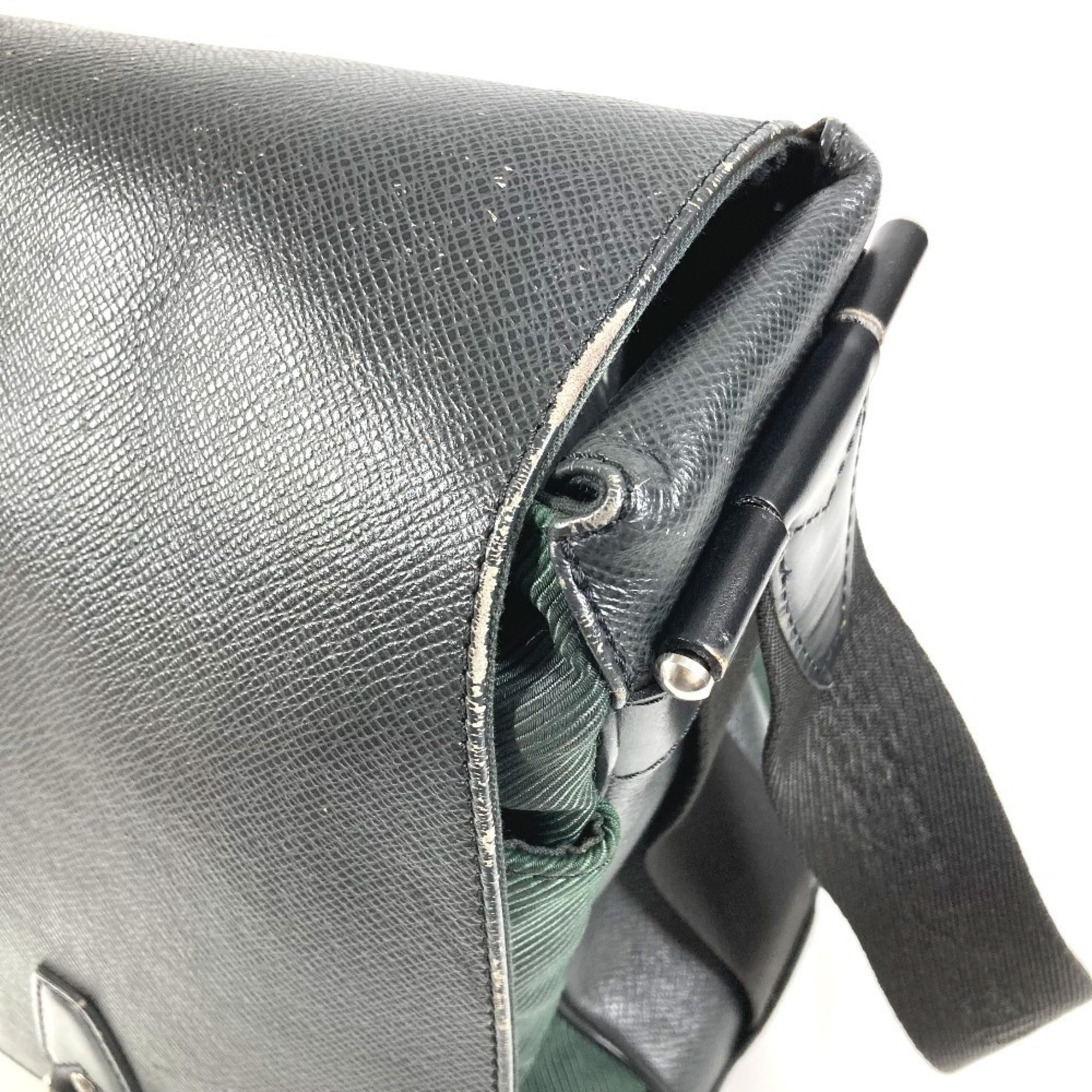 Louis Vuitton Taiga Black Khaki Taiga Leather Nylon Messenger Bag Shoulder Bag (Pre-Owned)