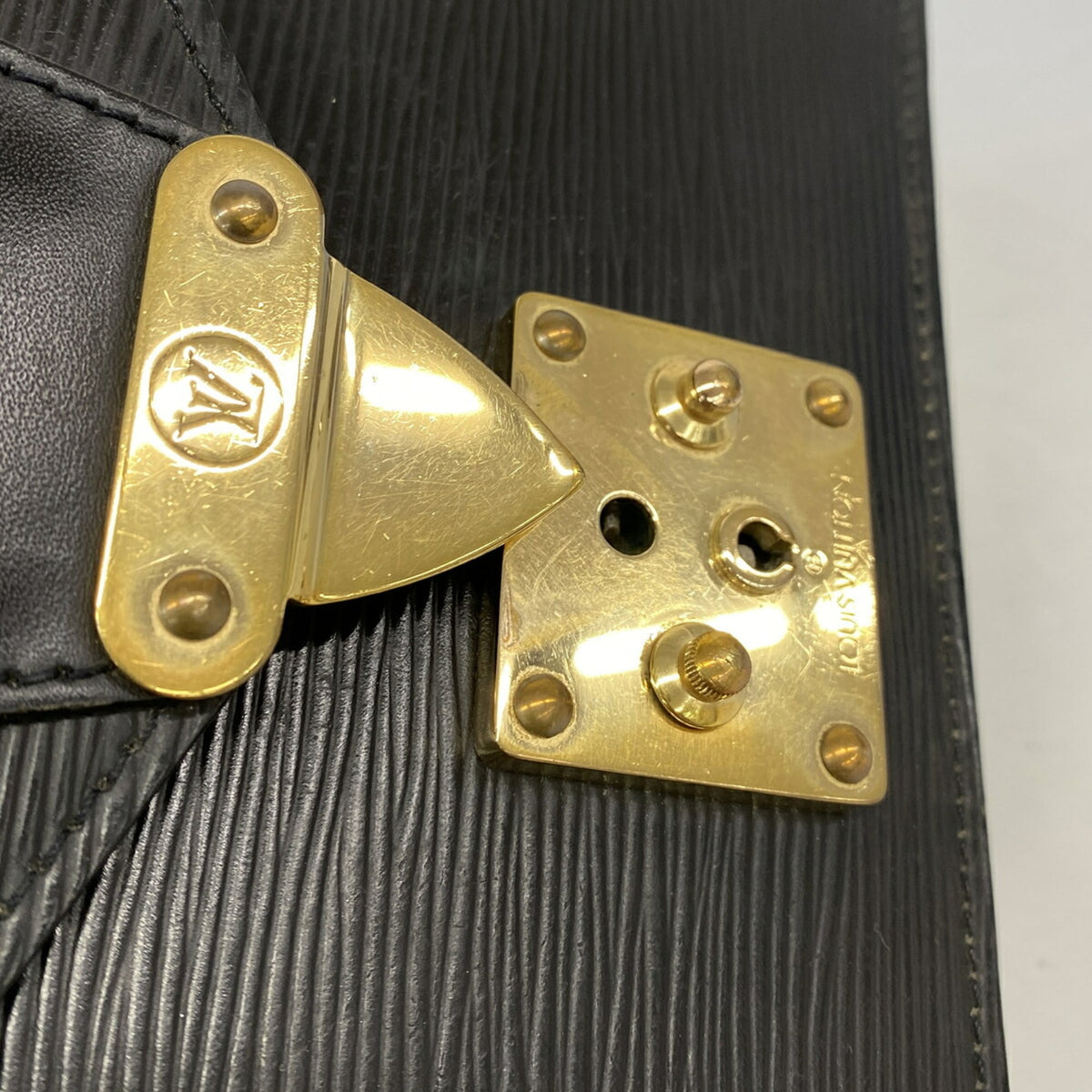 Louis Vuitton Noir Clutch Bag (Pre-Owned)