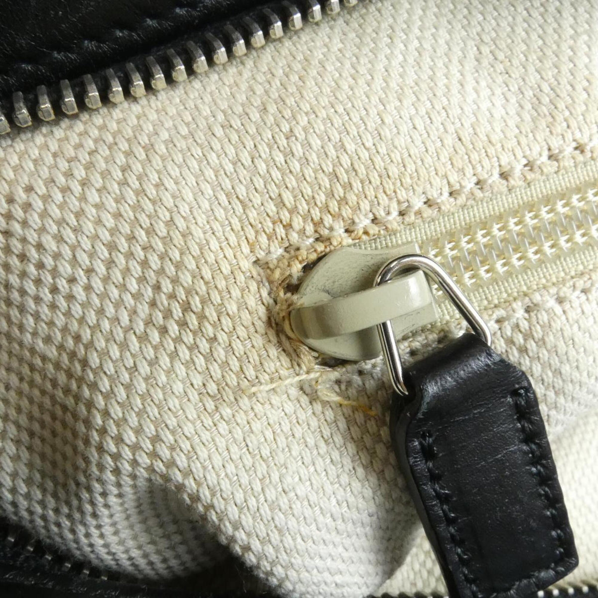 Gucci Black Gg Canvas Shoulder Bag (Pre-Owned)