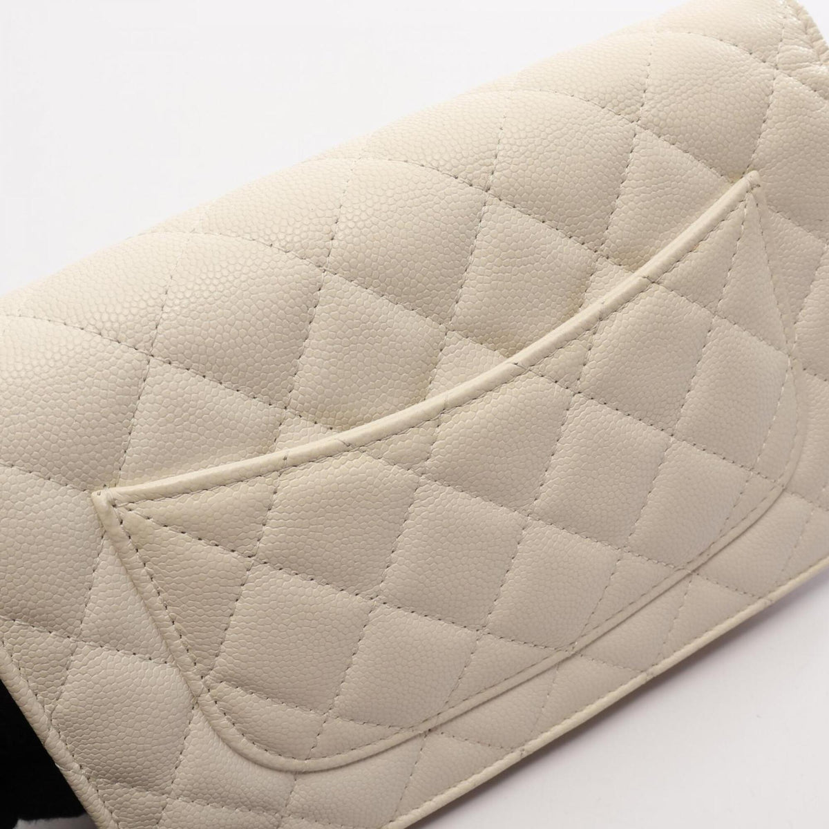 Chanel White Grained Calfskin Handbag Shoulder Bag (Pre-Owned)
