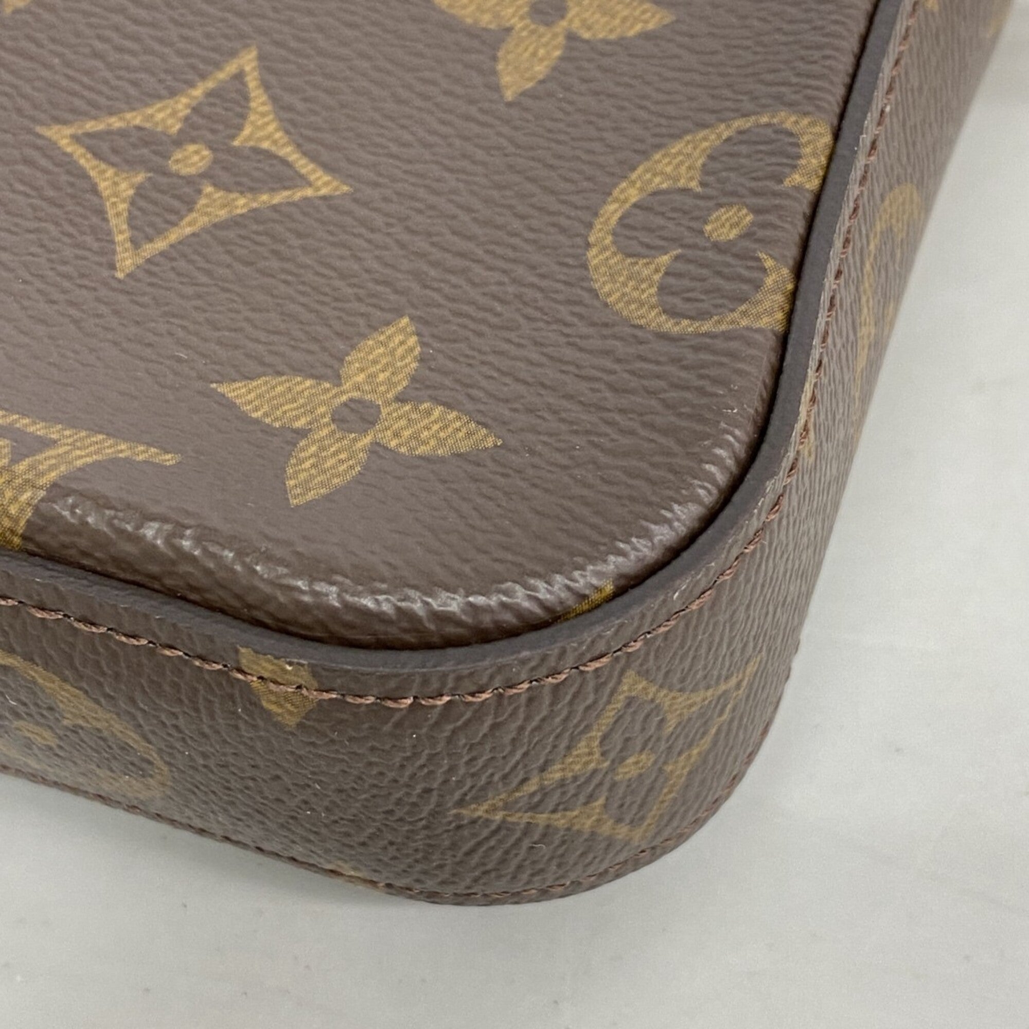 Louis Vuitton Brown Shoulder Bag (Pre-Owned)
