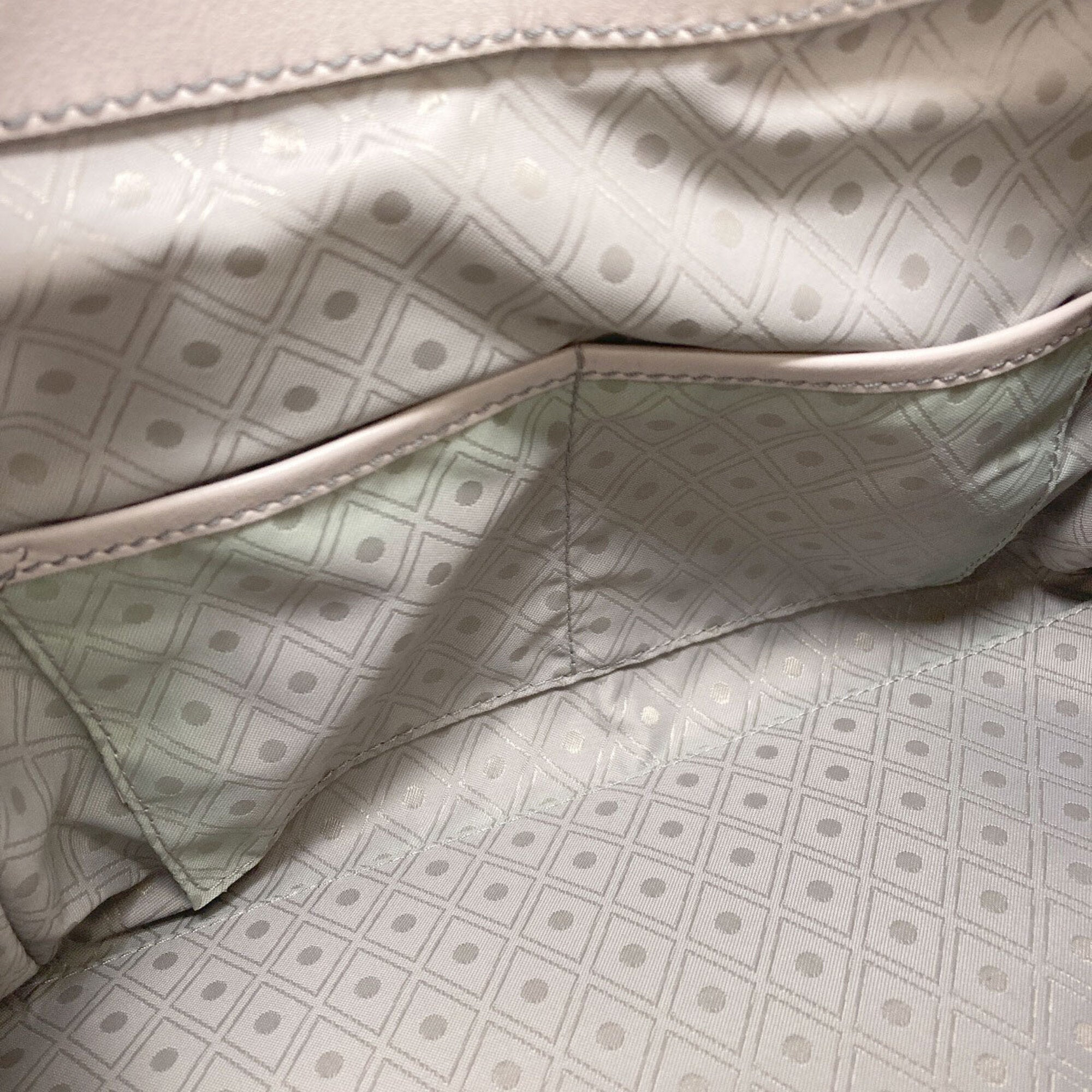 Tod's Gray Leather Handbag (Pre-Owned)