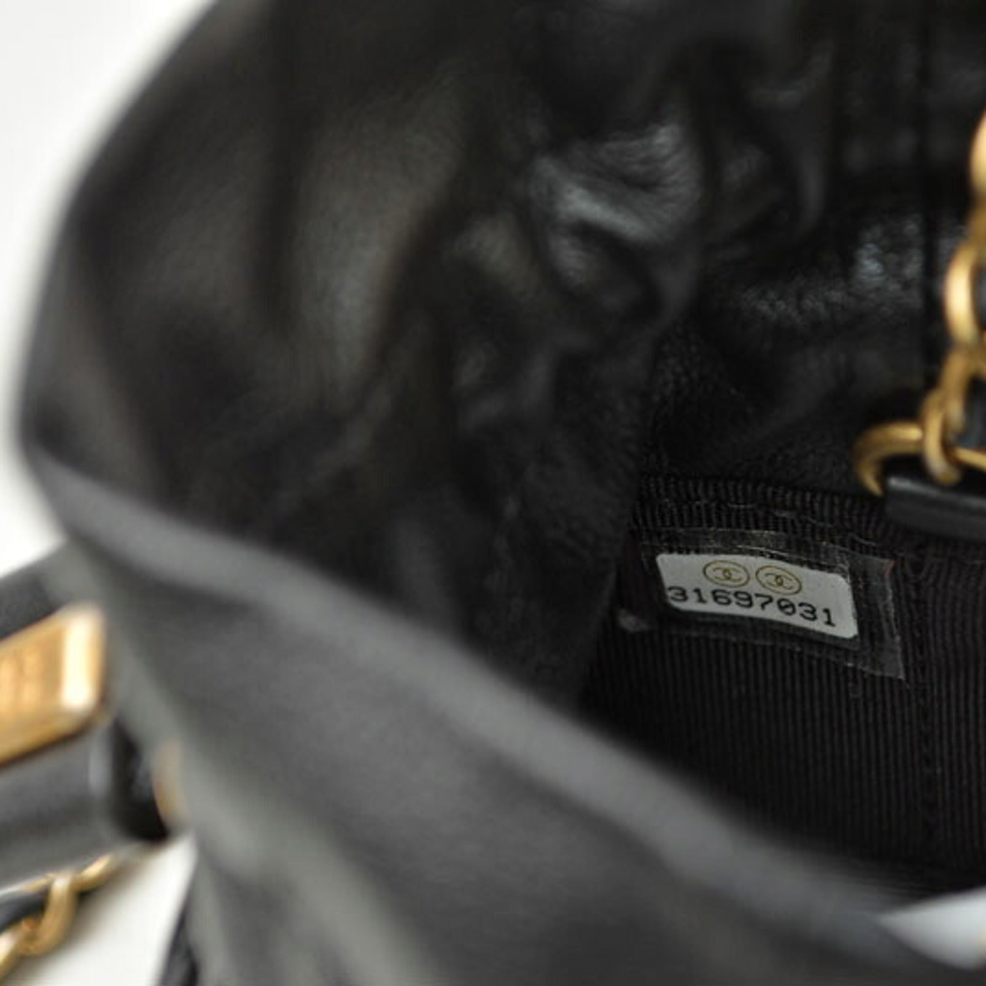 Chanel Black Leather Shoulder Bag (Pre-Owned)