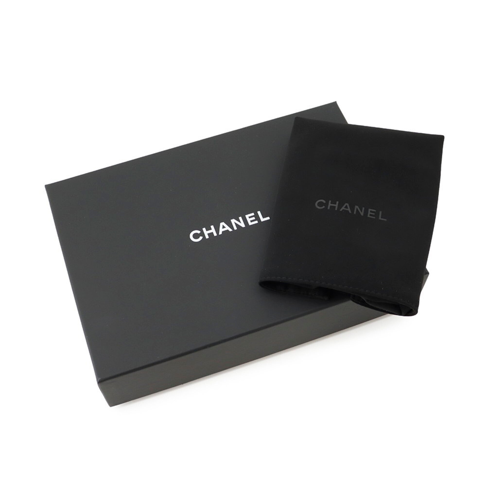 Chanel Matelasse Light Gray Grained Calfskin Handbag Shoulder Bag (Pre-Owned)