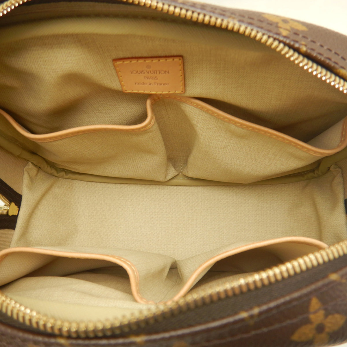 Louis Vuitton Brown Monogram Monogram Canvas Handbag (Pre-Owned)