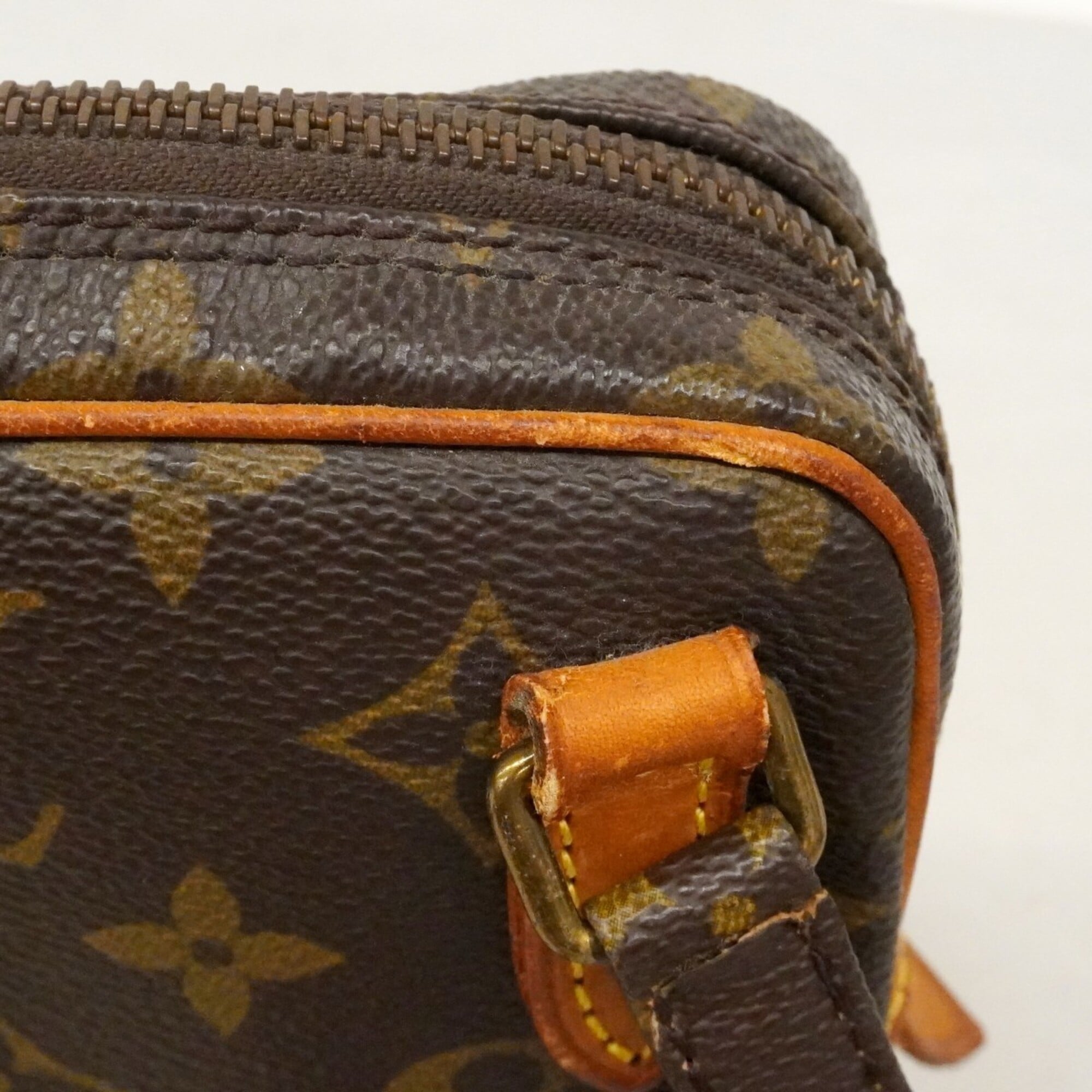 Louis Vuitton Brown Shoulder Bag (Pre-Owned)