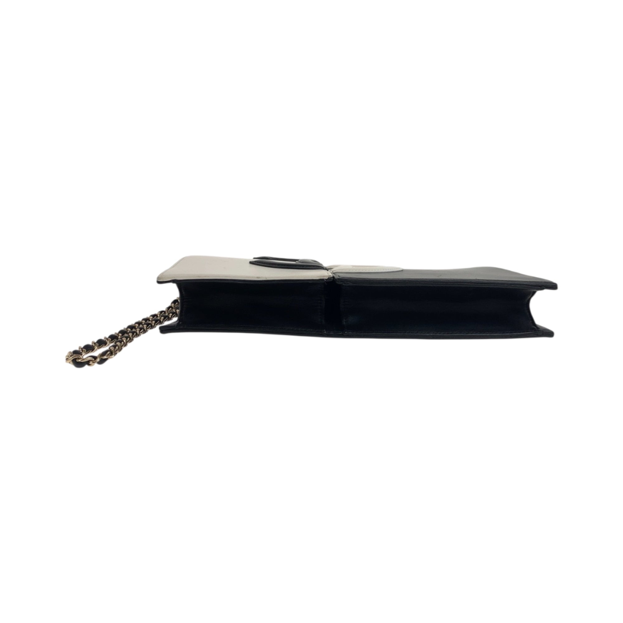 Chanel Black White Leather Clutch Bag (Pre-Owned)