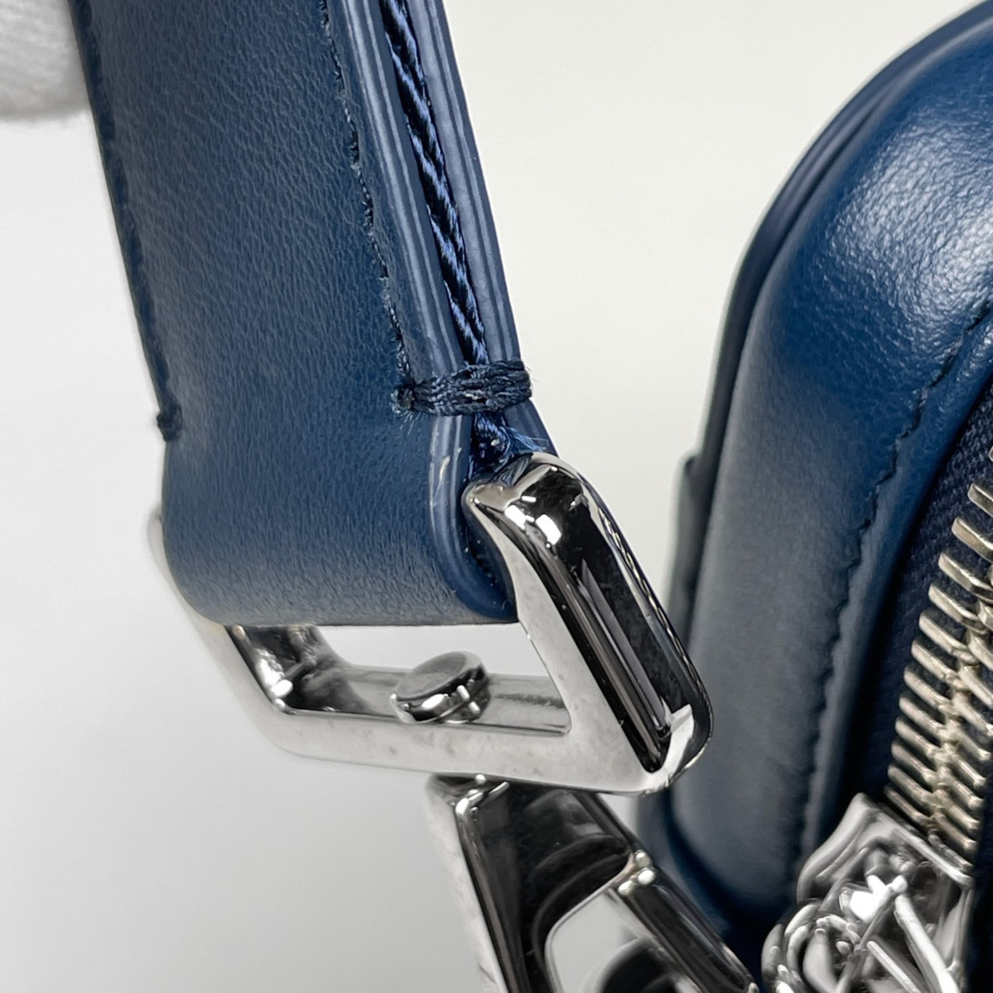 Christian Dior Blue Leather Pouch Shoulder Bag (Pre-Owned)