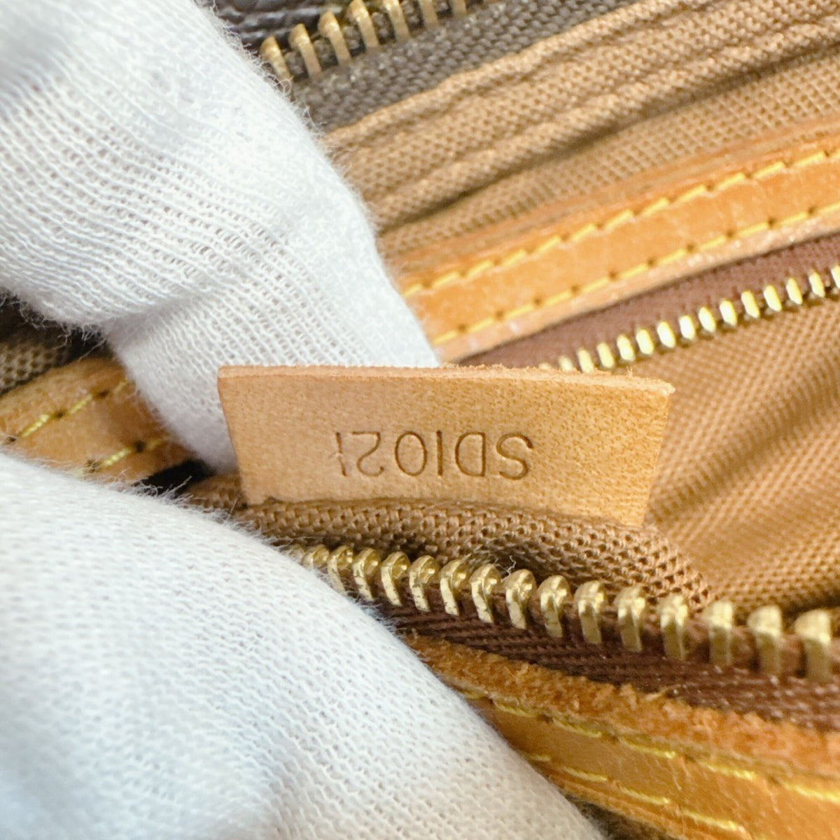 Louis Vuitton Brown Monogram Canvas Shoulder Bag (Pre-Owned)